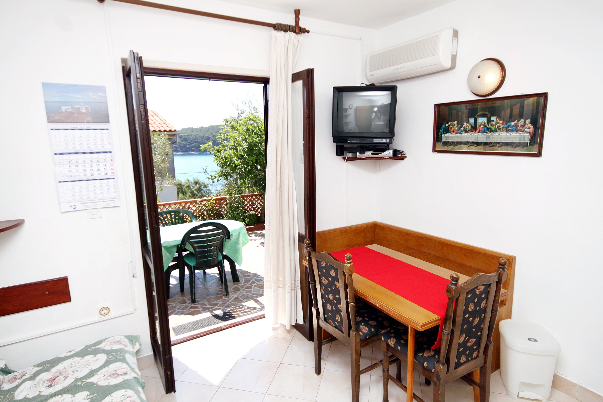 One bedroom apartment near beach Brgulje, Molat  A-b