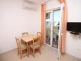 Dining room Ljubač, Dining room in the apartment, air condition available and WiFi.