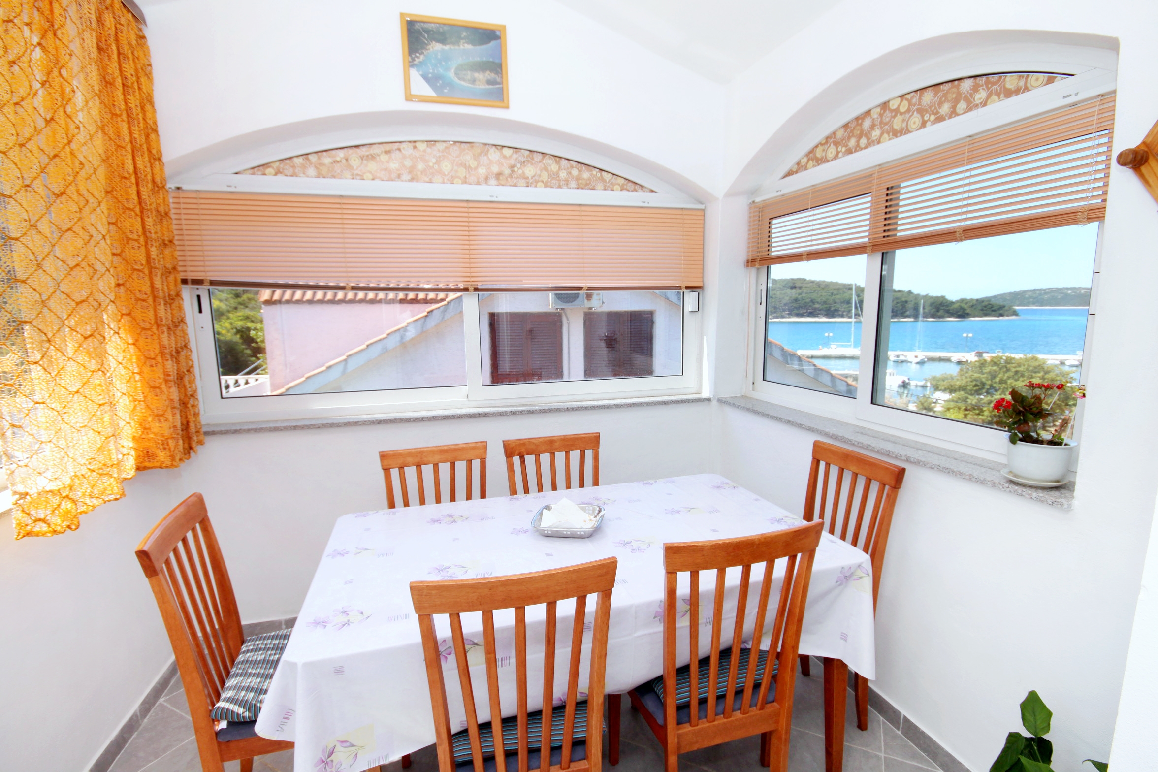 One bedroom apartment with terrace and sea view Brgulje, Molat  A-a