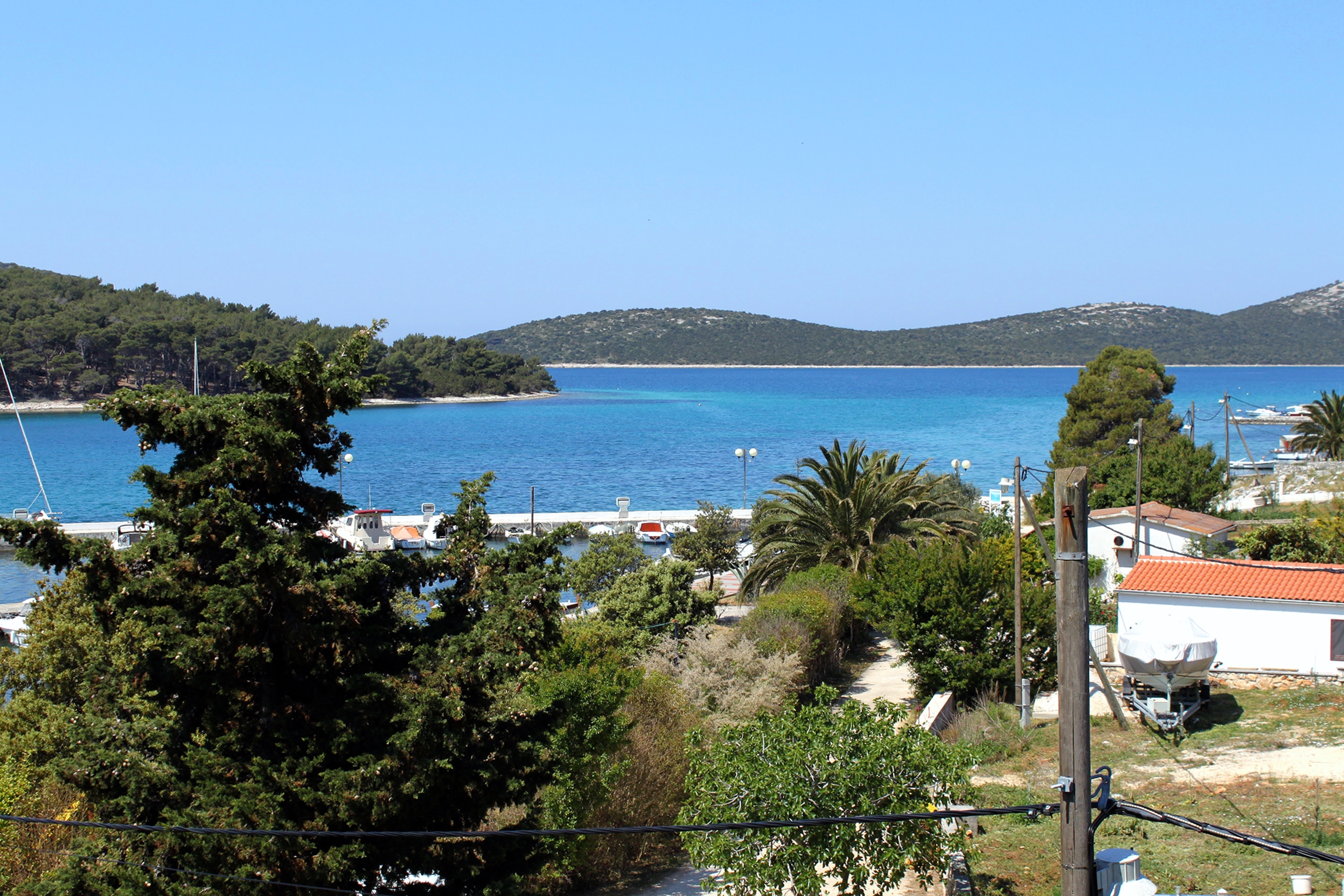 One bedroom apartment with terrace and sea view Brgulje, Molat  A-a