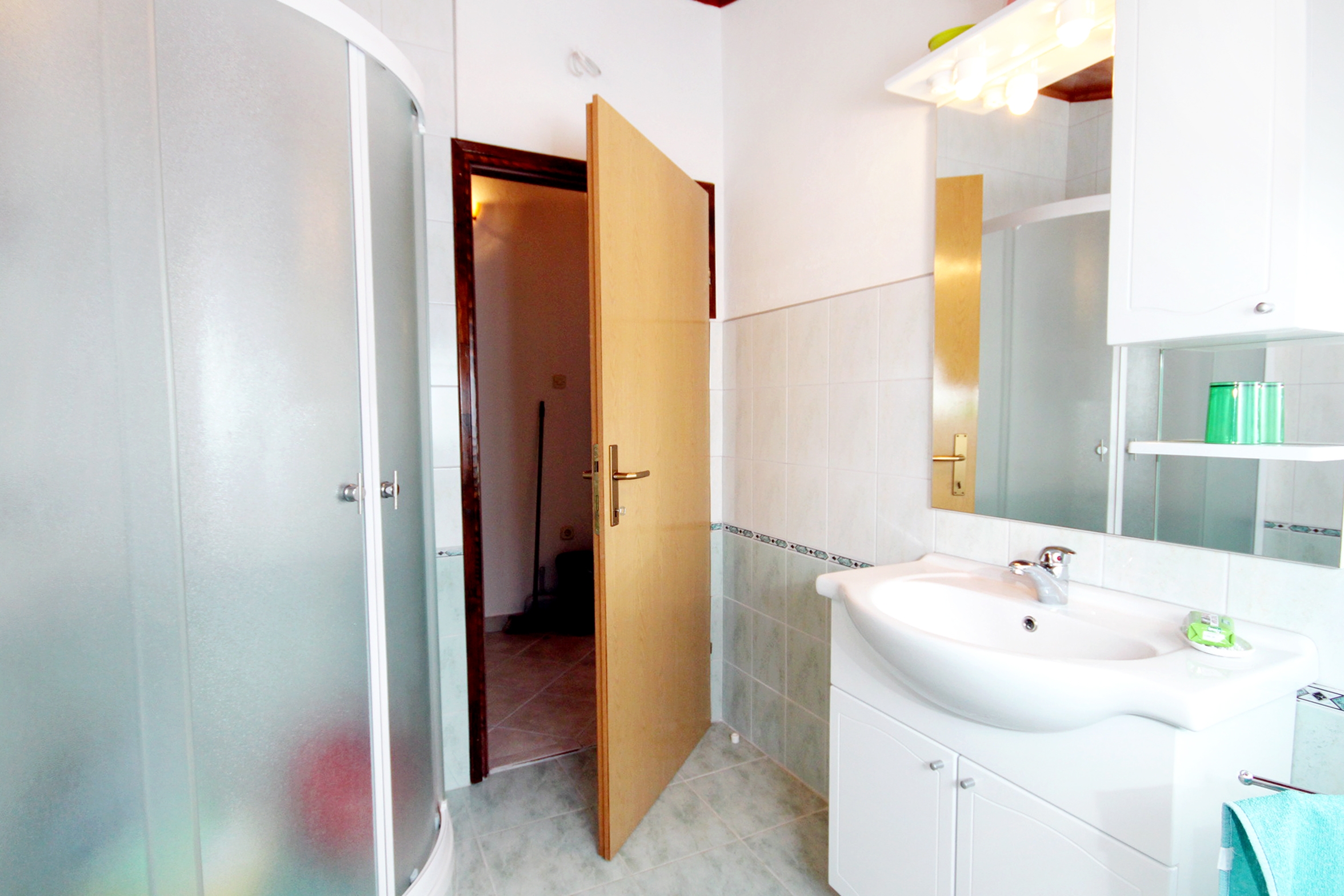 One bedroom apartment with terrace and sea view Brgulje, Molat  A-b
