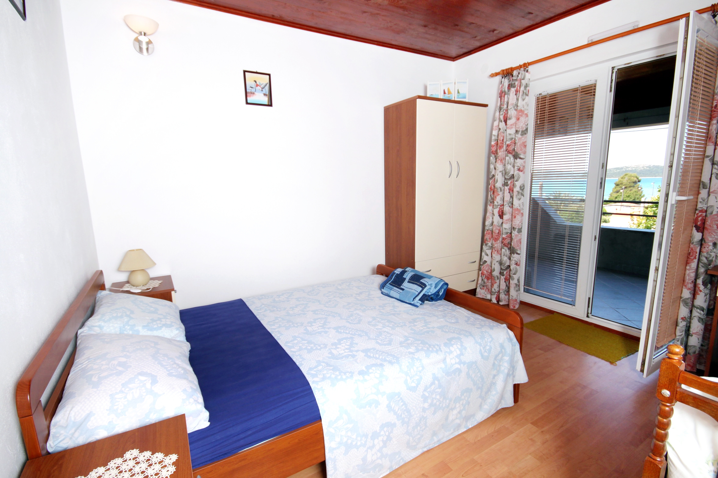 One bedroom apartment with terrace and sea view Brgulje, Molat  A-b