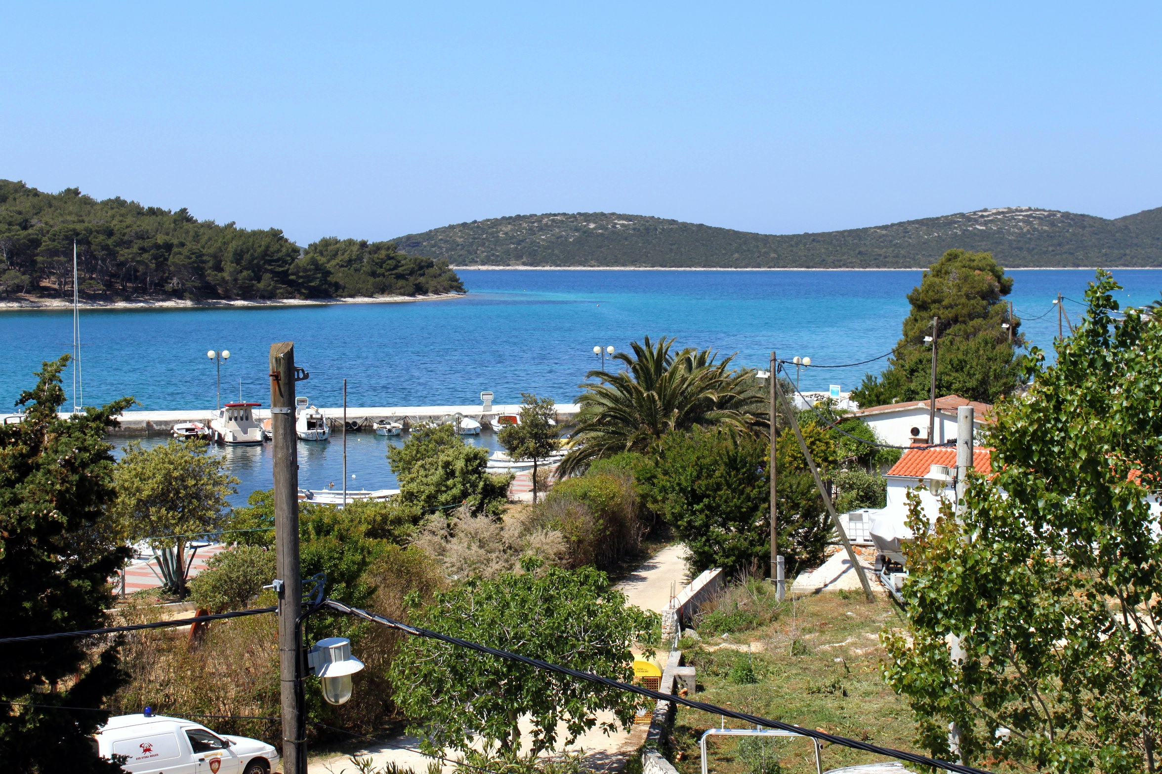 One bedroom apartment with terrace and sea view Brgulje, Molat  A-b