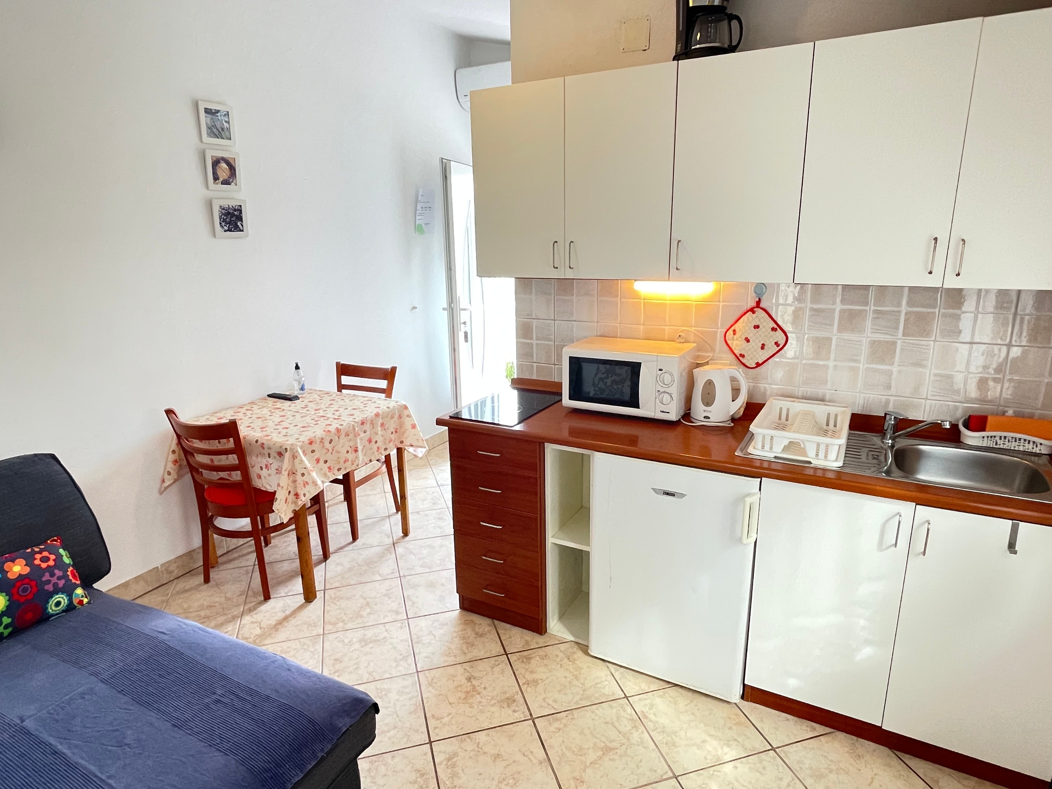 One bedroom apartment with terrace Sabunike, Zadar  A-b