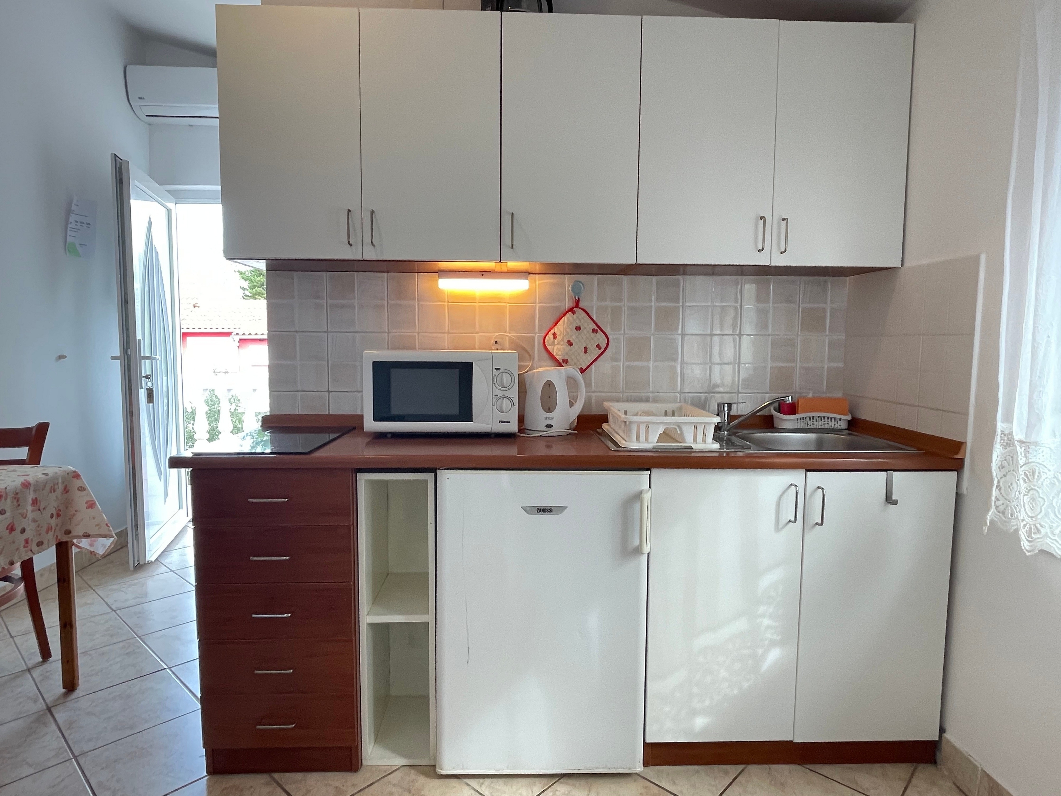 One bedroom apartment with terrace Sabunike, Zadar  A-b