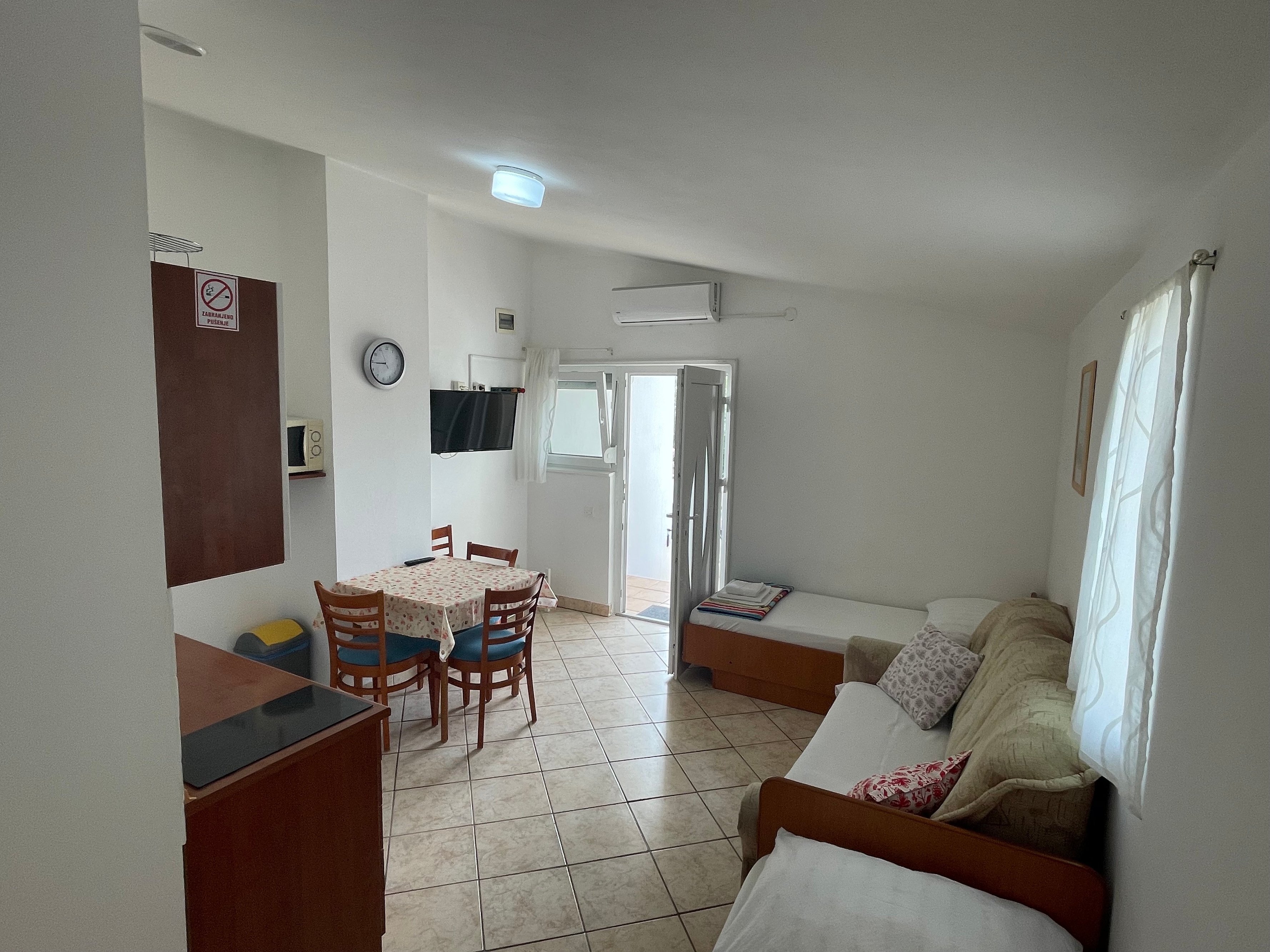 One bedroom apartment with terrace Sabunike, Zadar  A-c