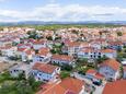 Vodice, Vodice, Objekt 6260 - Apartmaji in sobe s prodnato plažo.