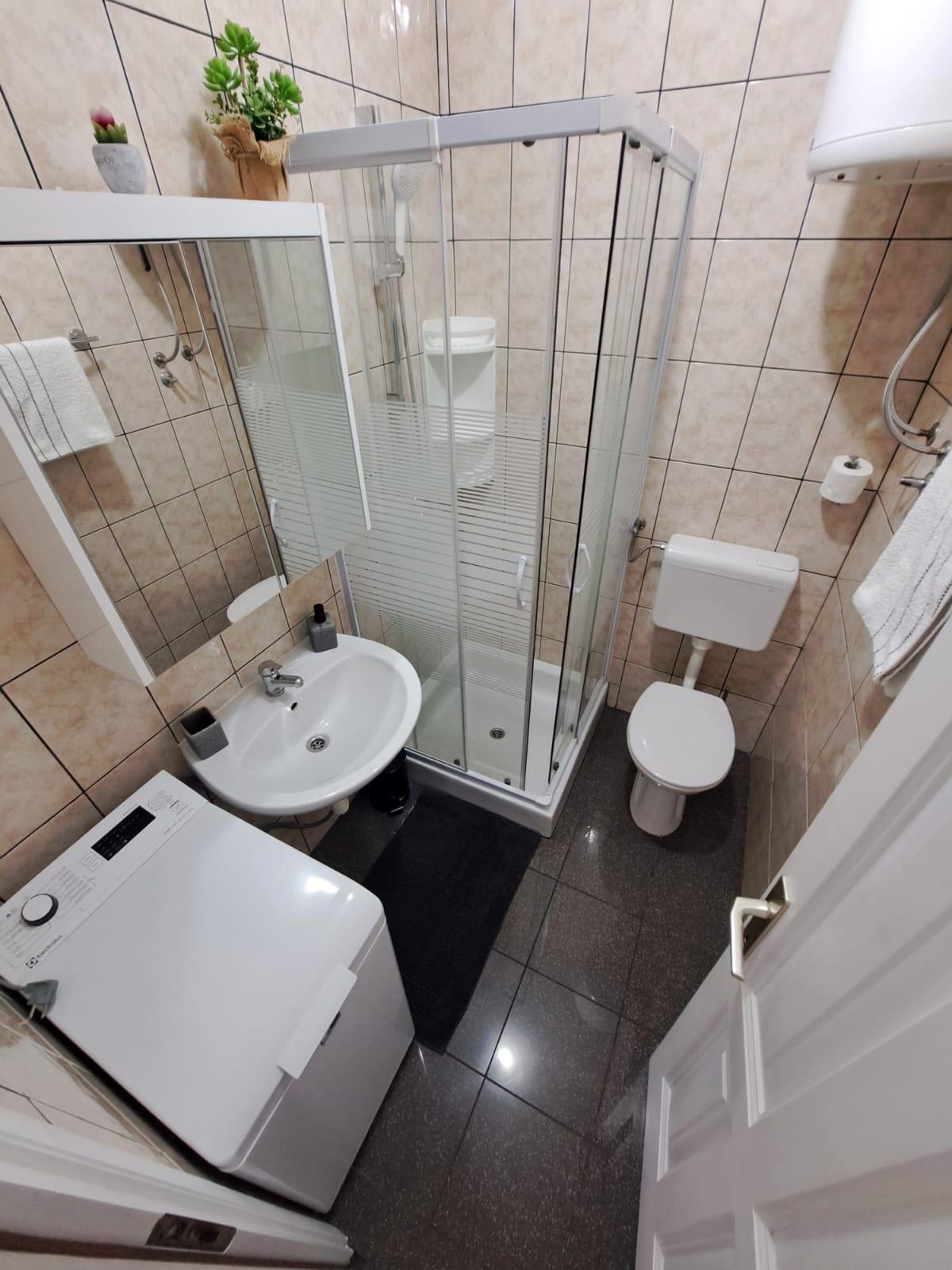 Three bedroom apartment near beach Tkon, Pašman  A-d