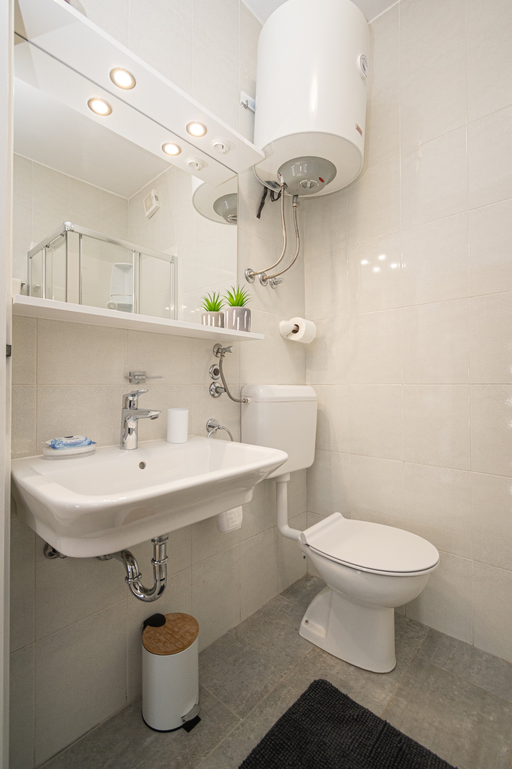 Three bedroom apartment near beach Tkon, Pašman  A-d