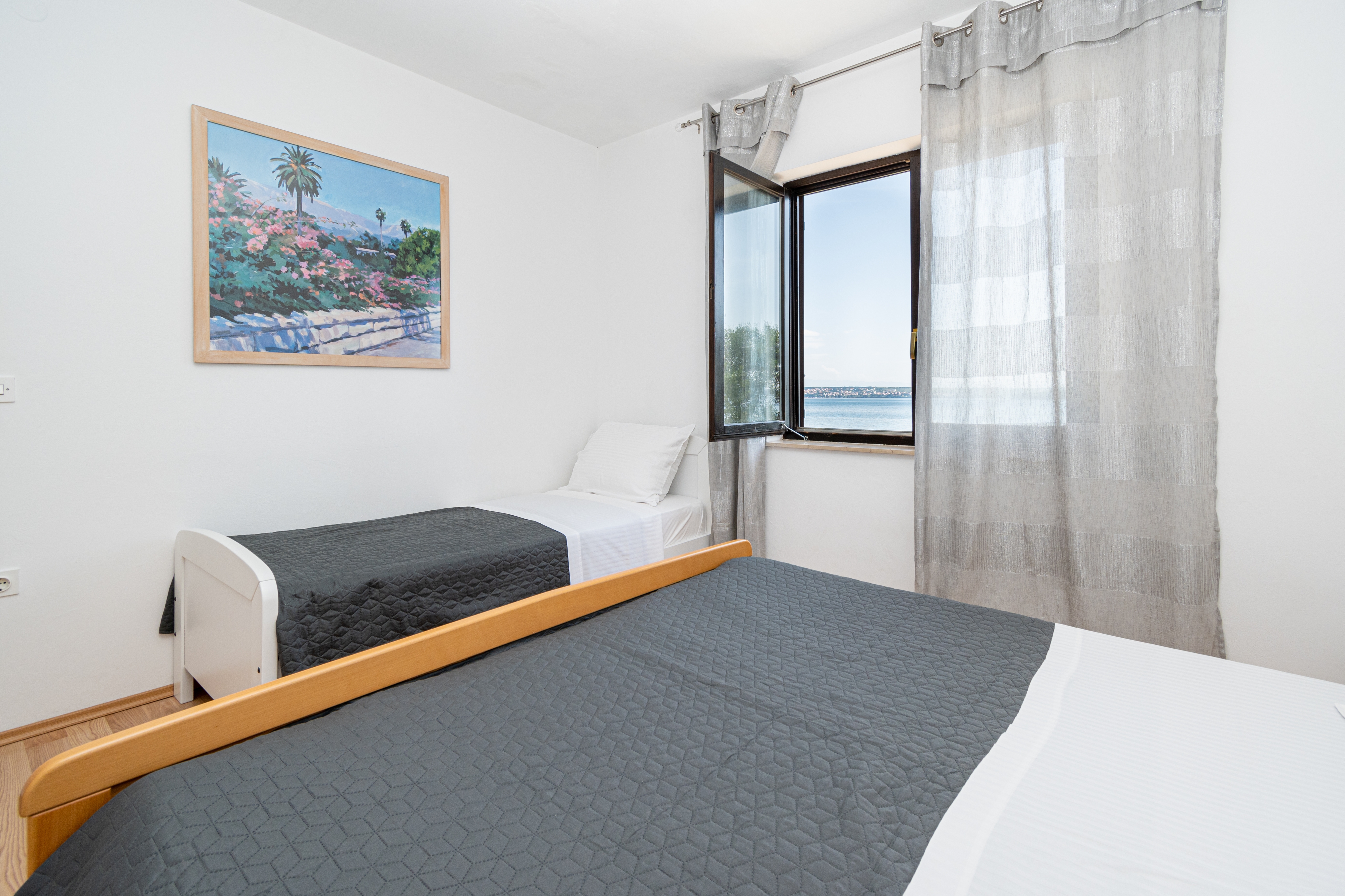 Three bedroom apartment near beach Tkon, Pašman  A-d