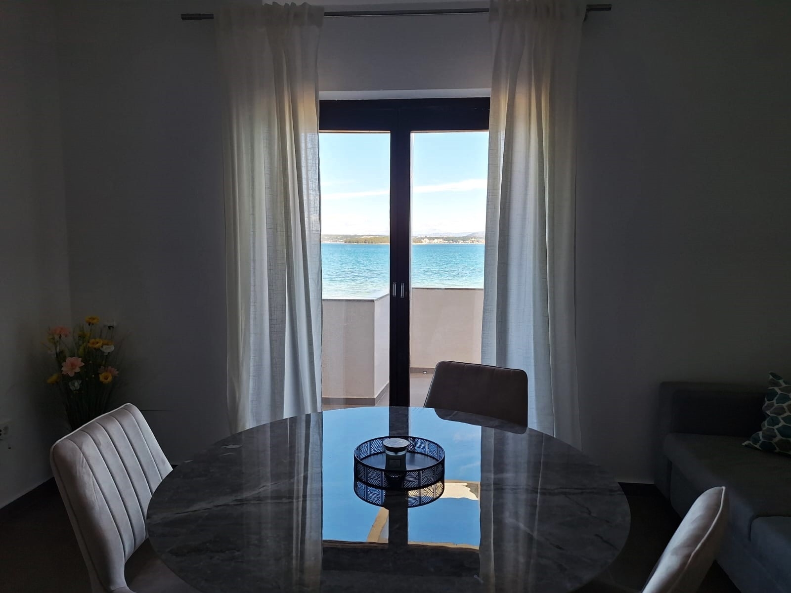 Three bedroom apartment near beach Tkon, Pašman  A-d