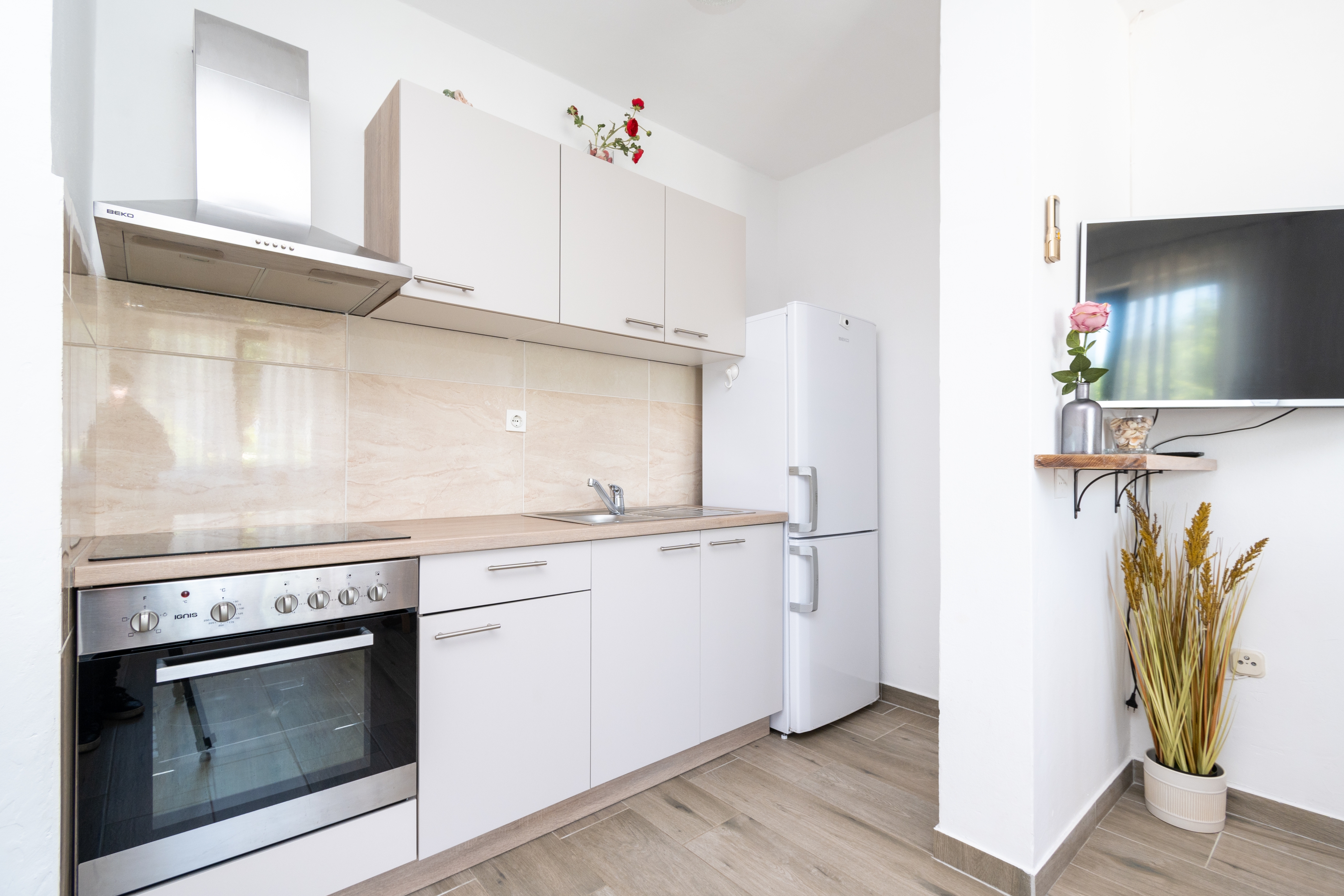 Three bedroom apartment near beach Tkon, Pašman  A-d
