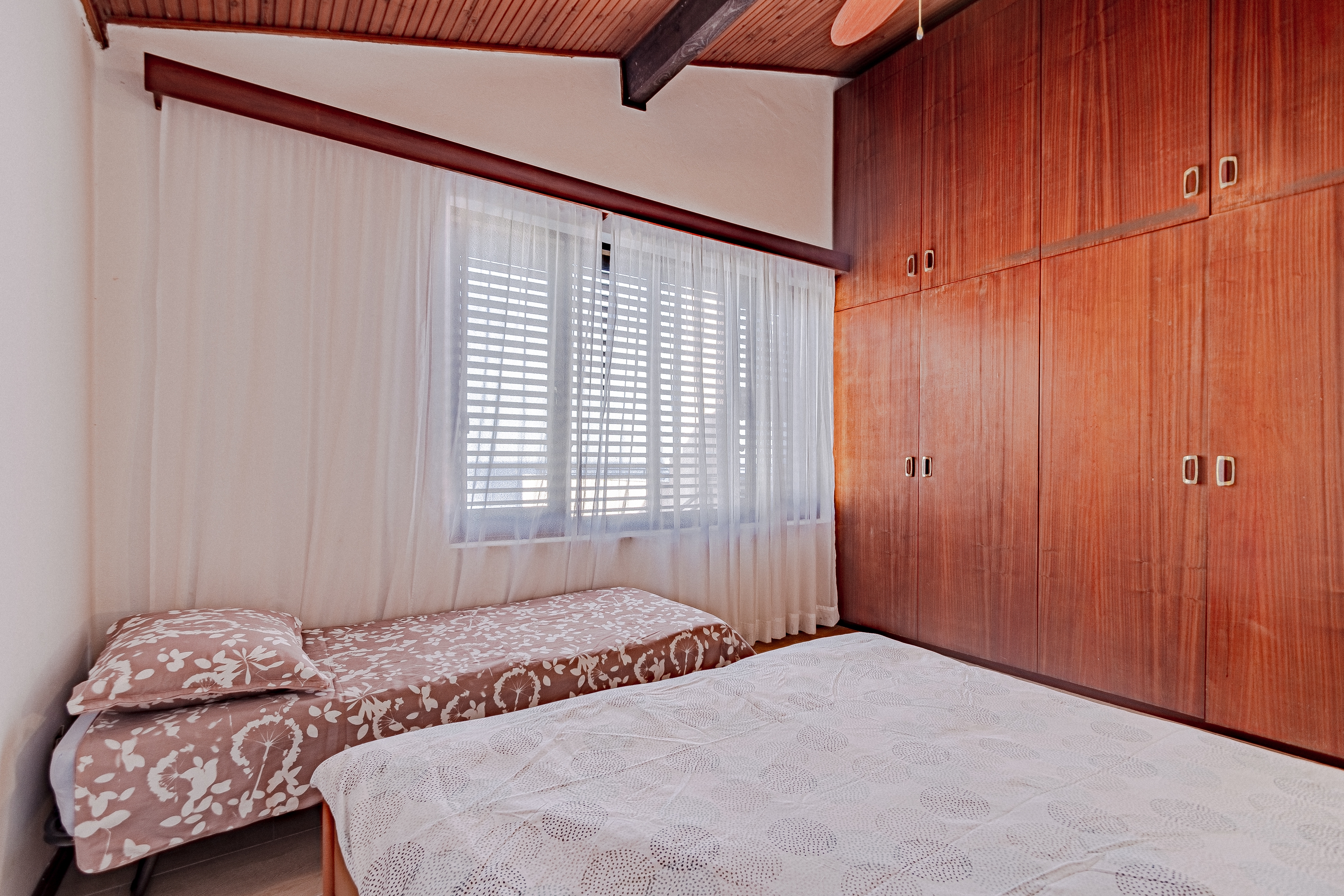 Three bedroom apartment near beach Prigradica, Korčula  A-a