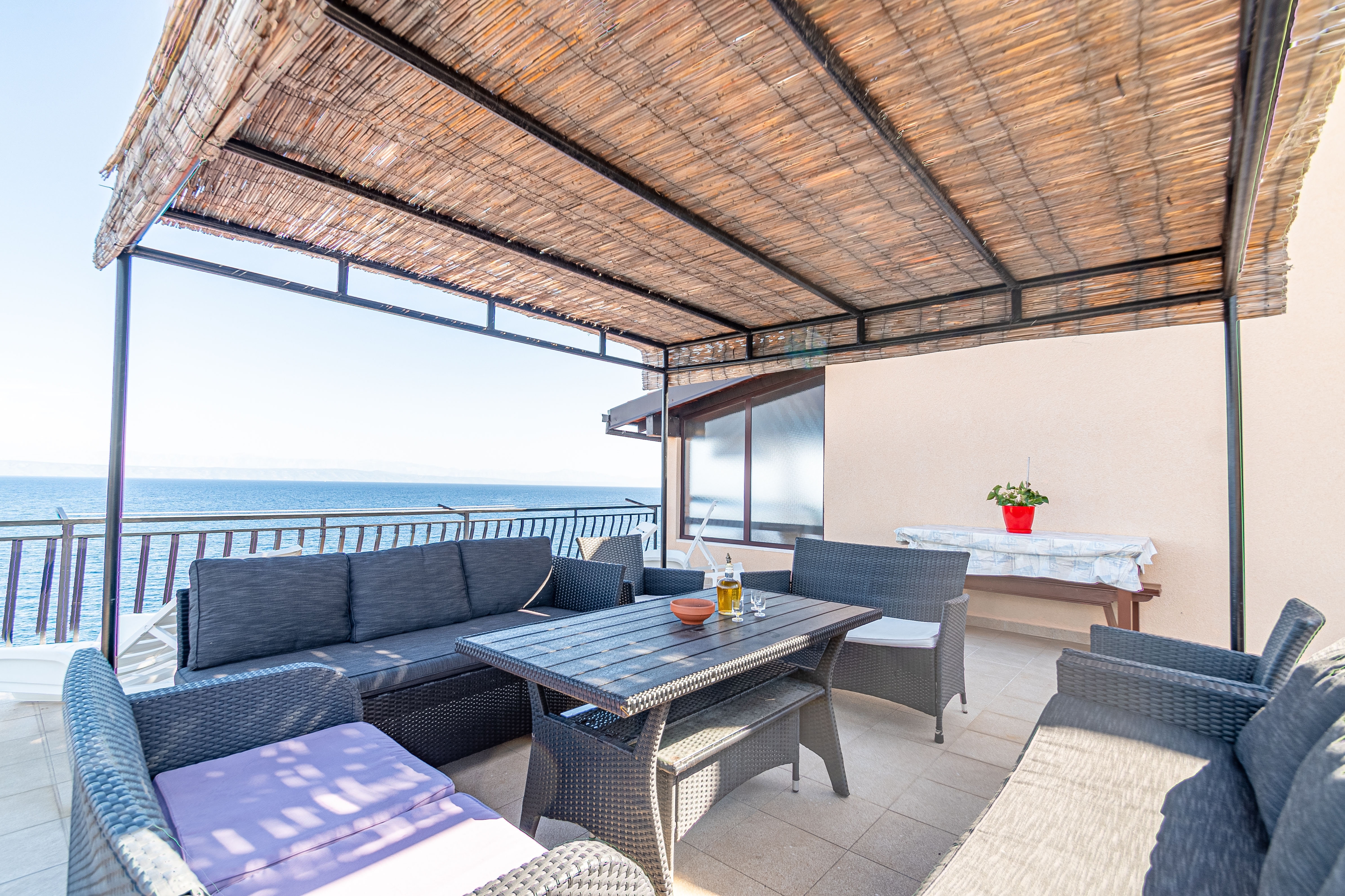 Three bedroom apartment near beach Prigradica, Korčula  A-a