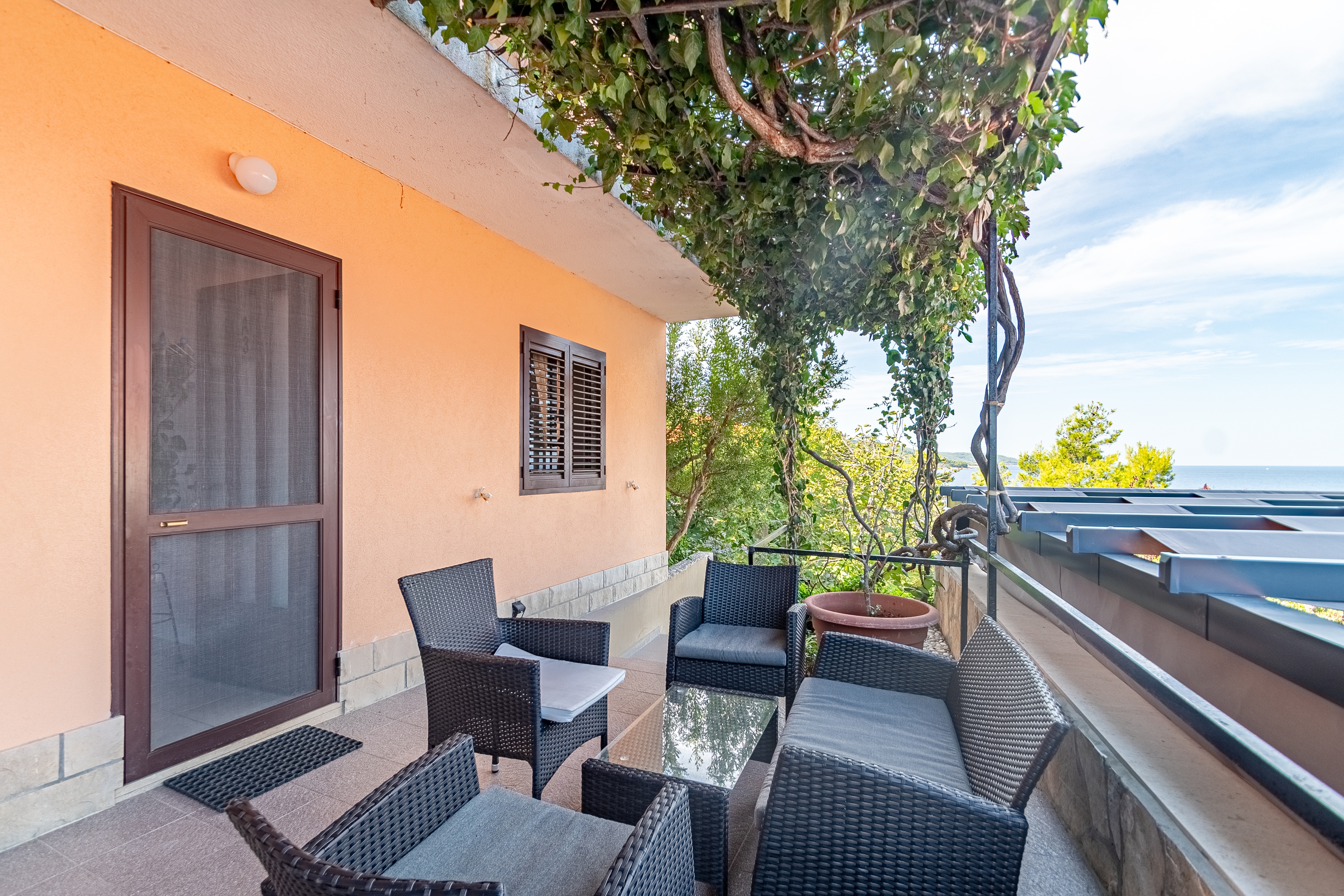 One bedroom apartment near beach Prigradica, Korčula  A-b