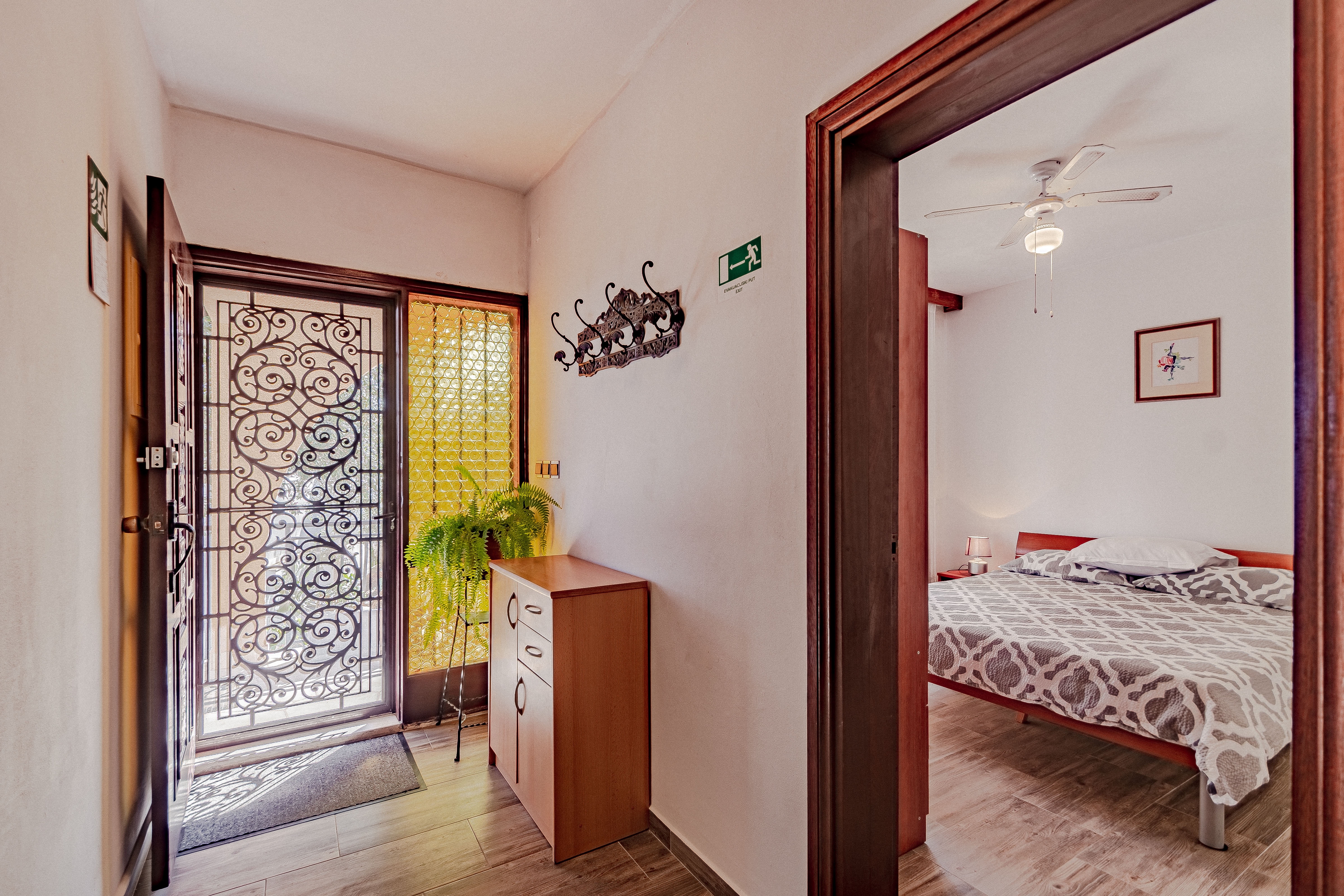 Three bedroom apartment near beach Prigradica, Korčula  A-e