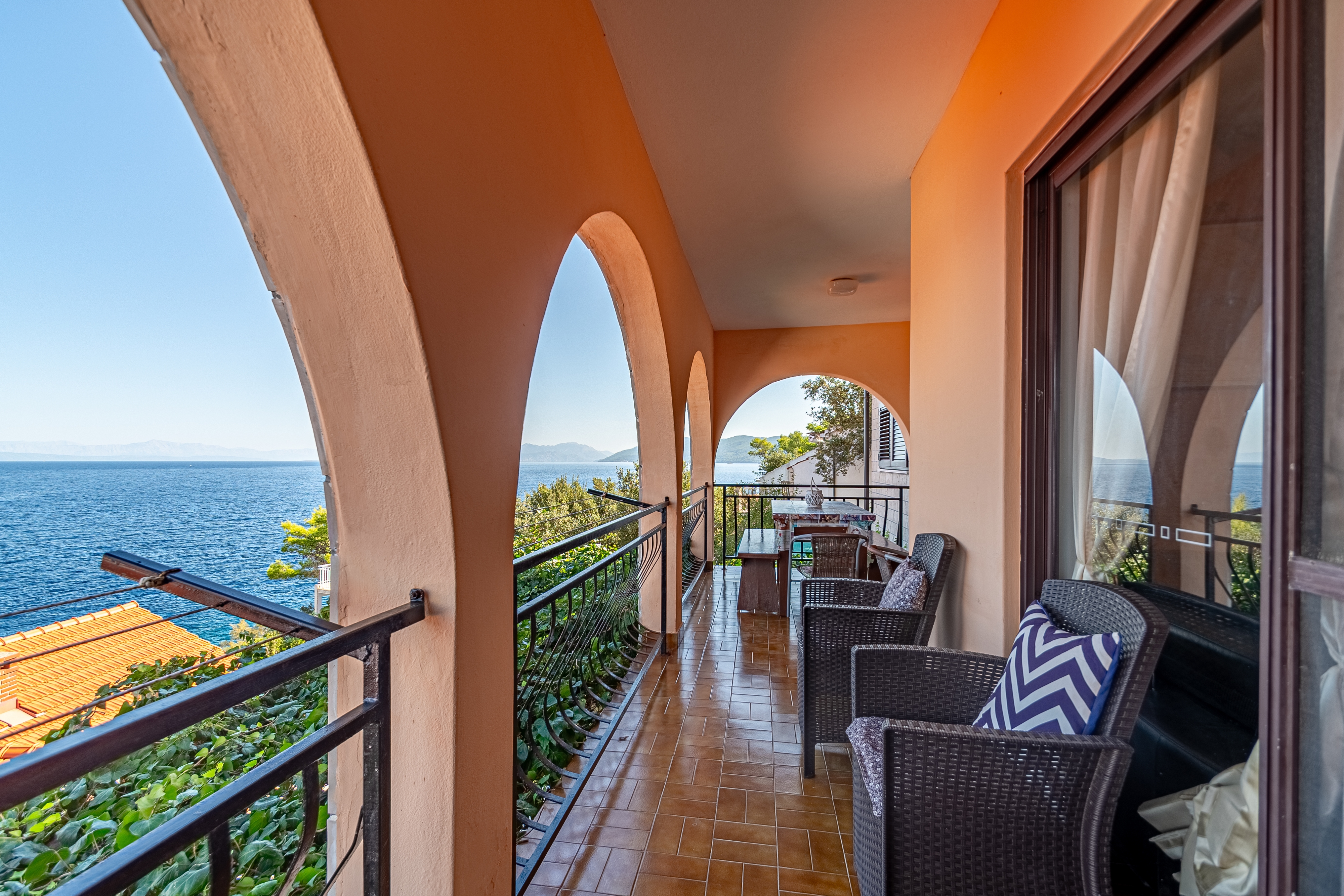 Three bedroom apartment near beach Prigradica, Korčula  A-e