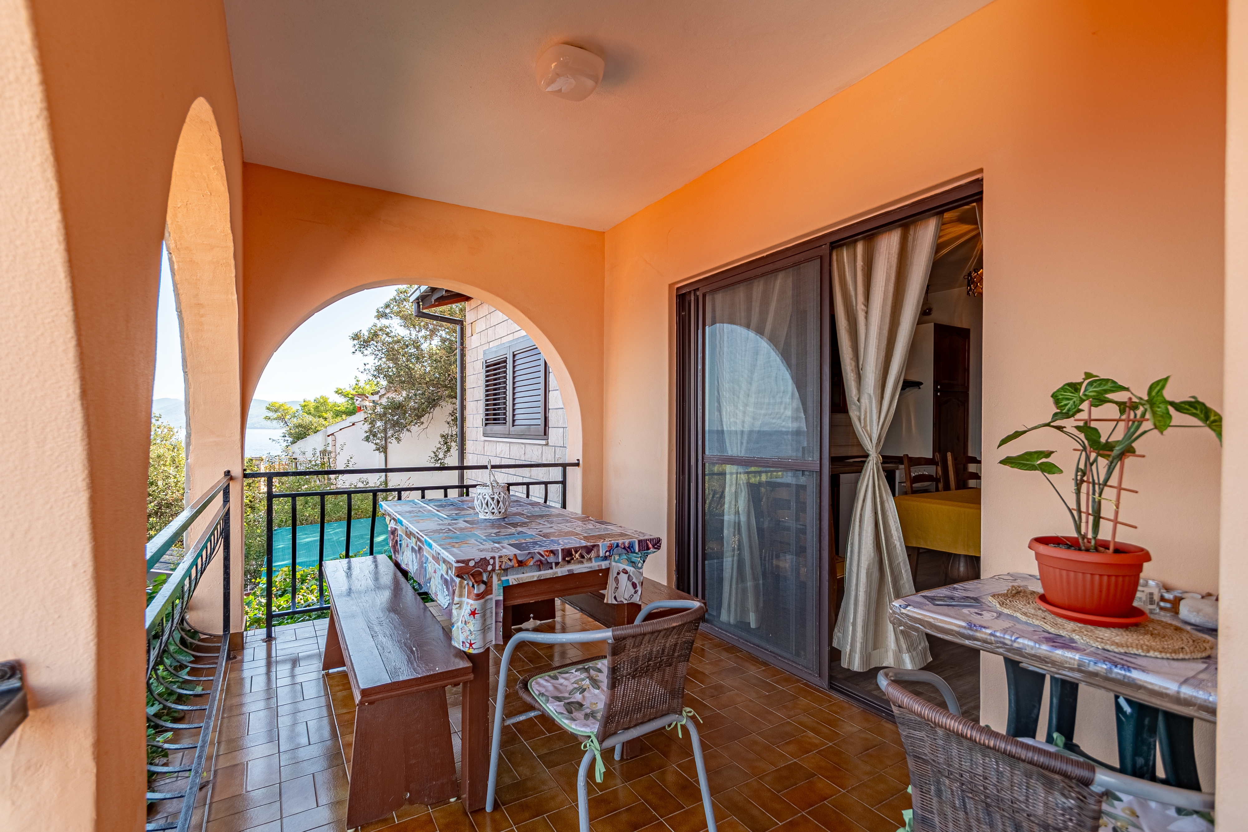 Three bedroom apartment near beach Prigradica, Korčula  A-e