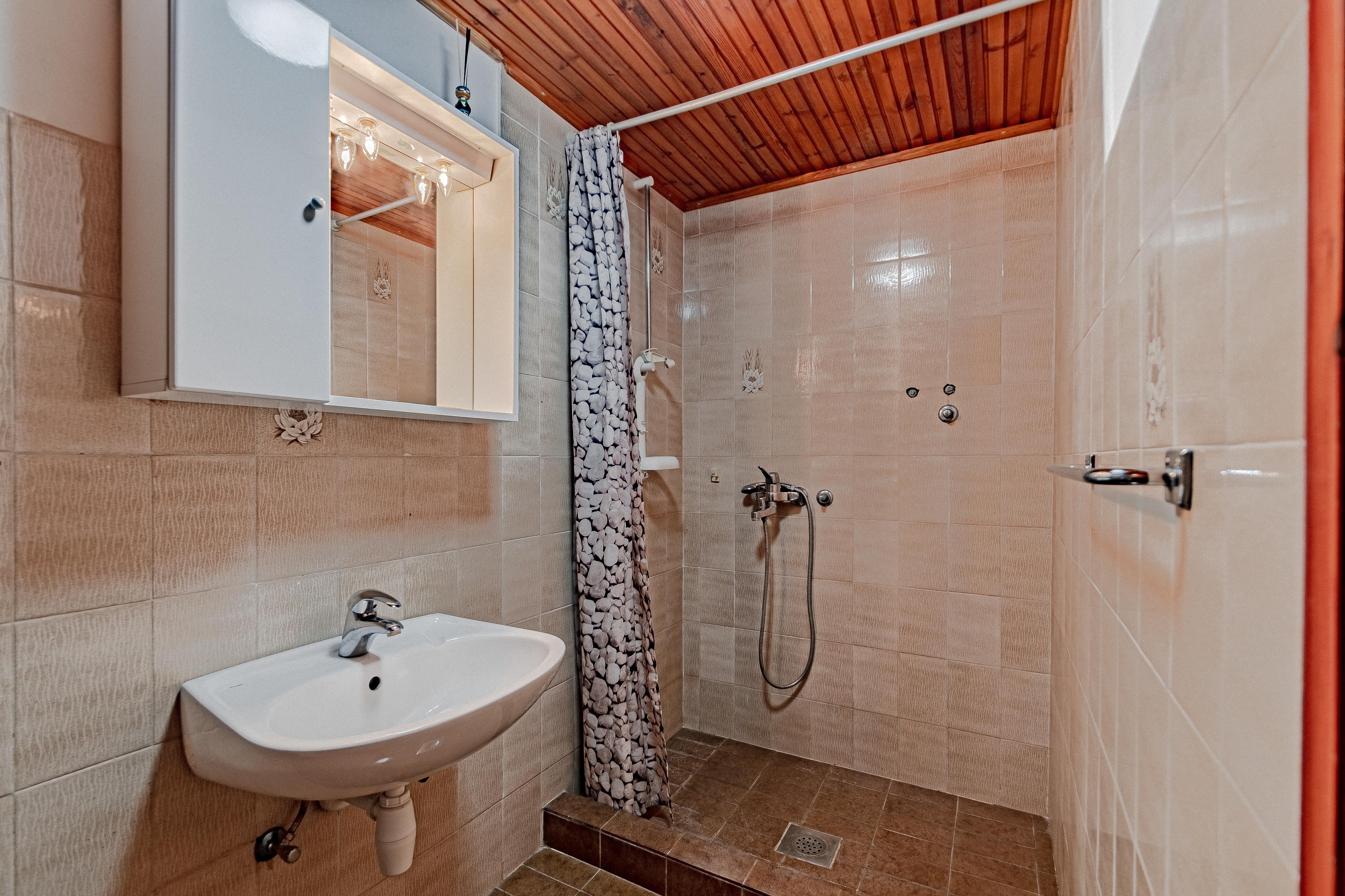 Three bedroom apartment near beach Prigradica, Korčula  A-f