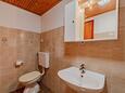 Prigradica, Bathroom 2 in the apartment, (pet friendly) and WiFi.