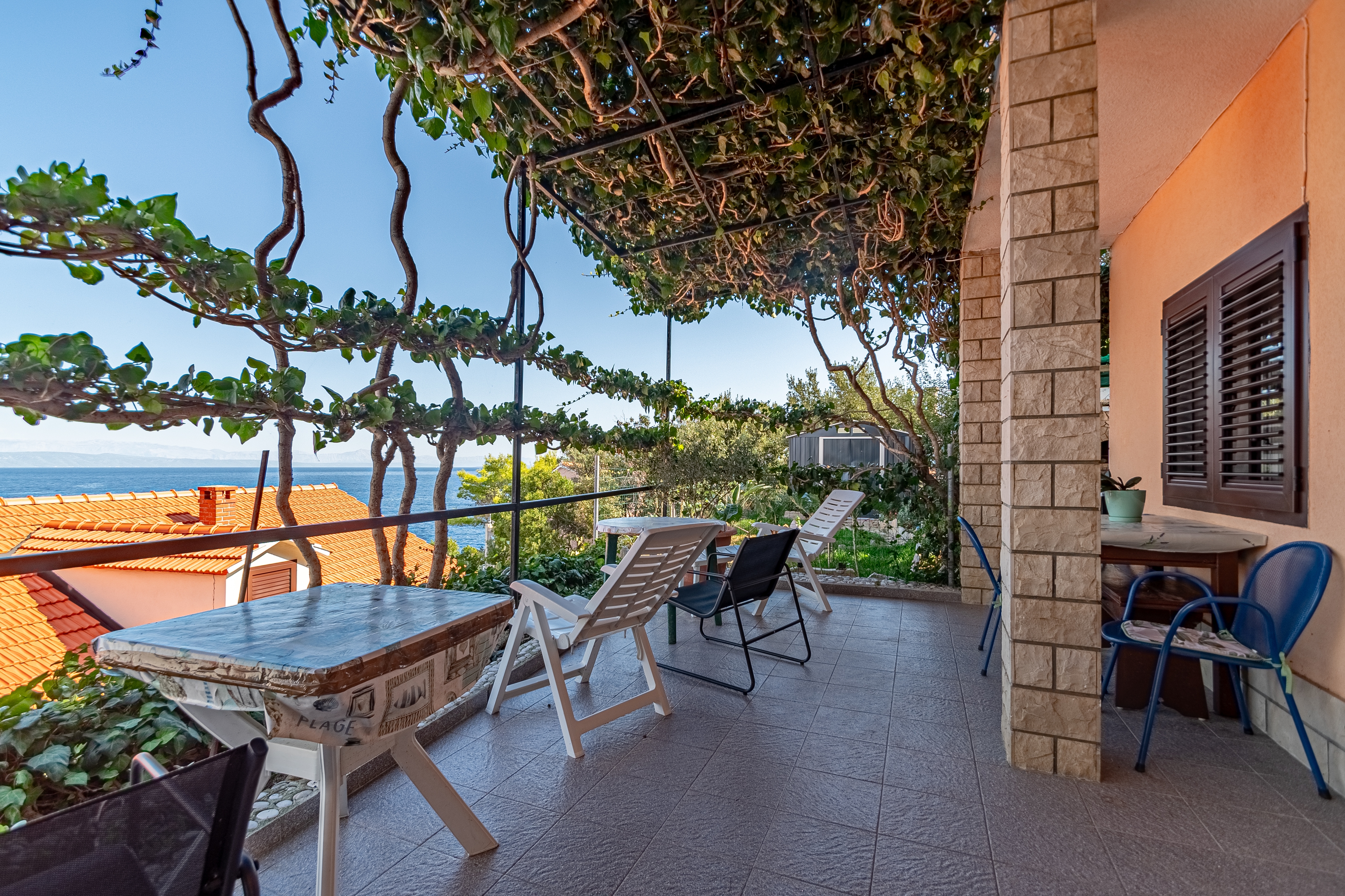 Three bedroom apartment near beach Prigradica, Korčula  A-f