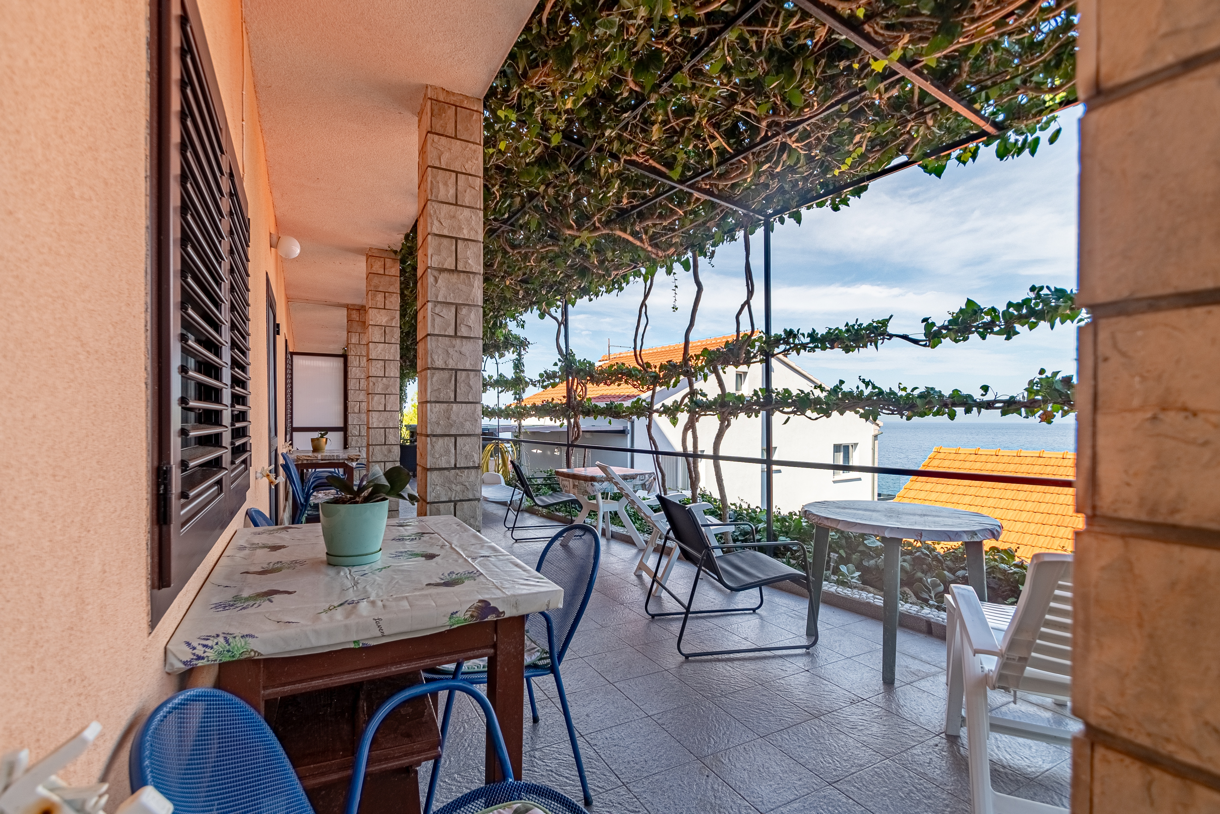 Three bedroom apartment near beach Prigradica, Korčula  A-f