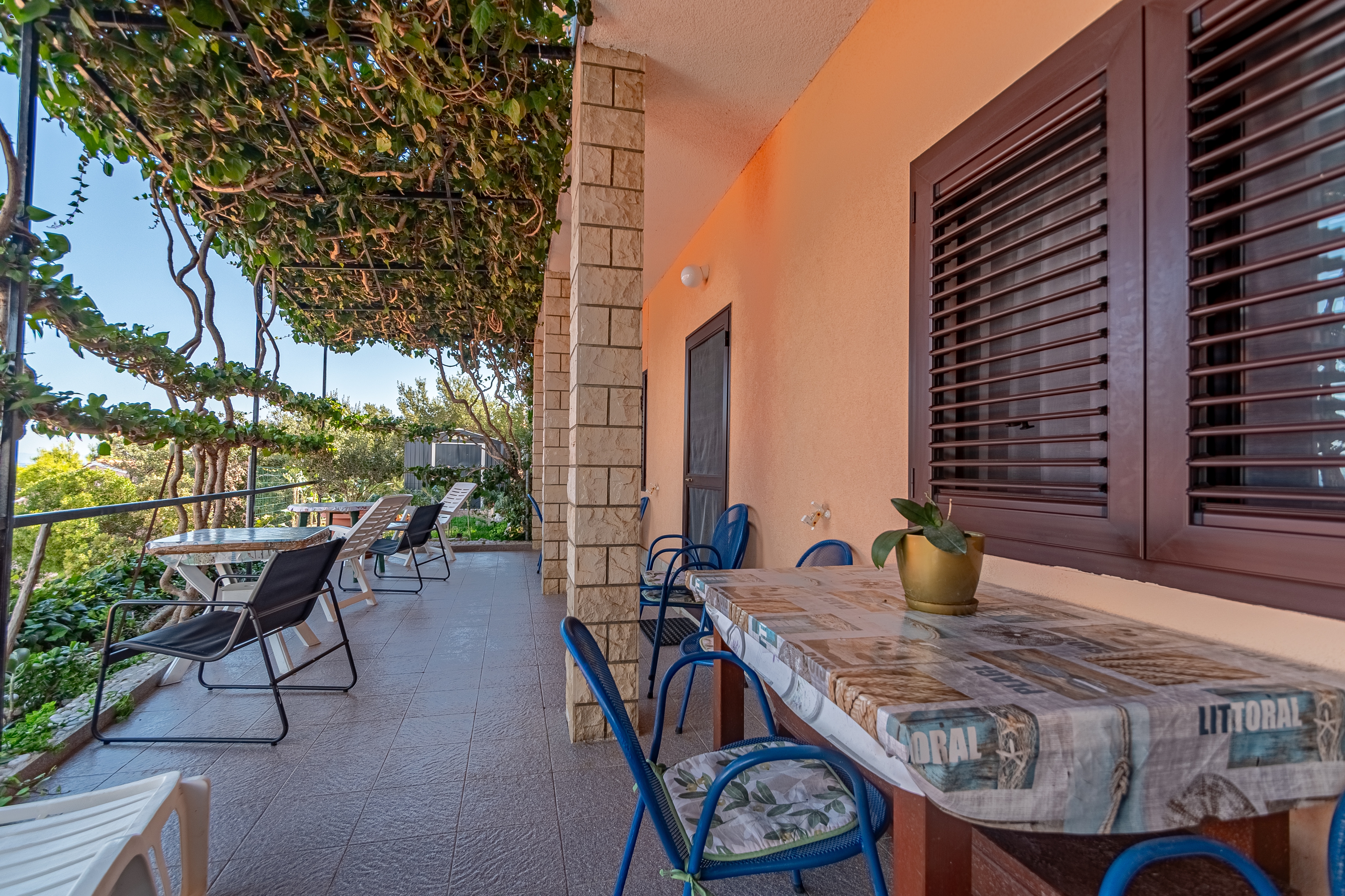 Three bedroom apartment near beach Prigradica, Korčula  A-f