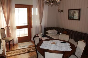 Vodice, Living room in the apartment, air condition available and WiFi.