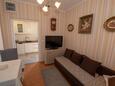 Vodice, Obývací pokoj v ubytování typu apartment, WiFi.