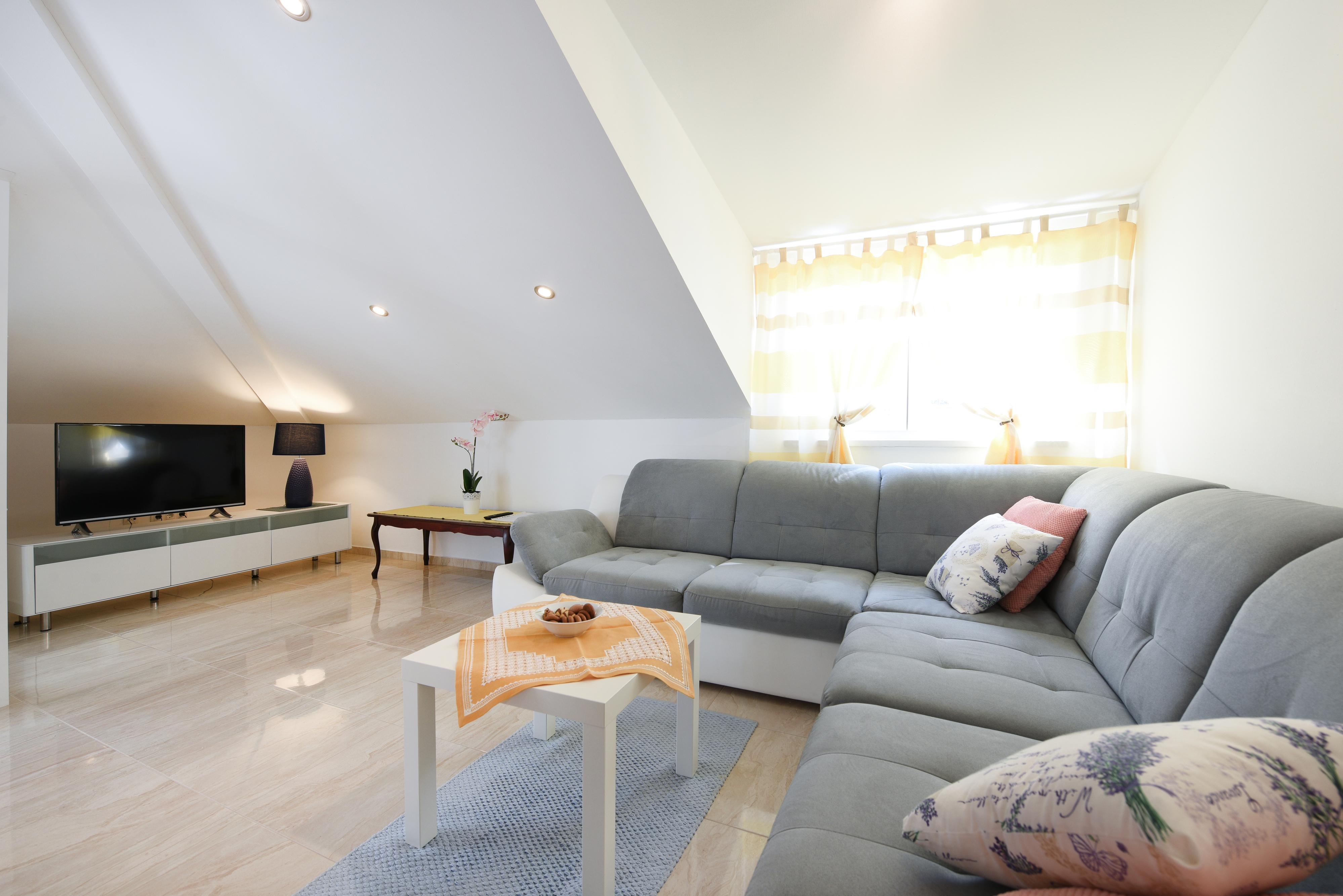 Two bedroom apartment with balcony and sea view Vodice (A-6271-e)