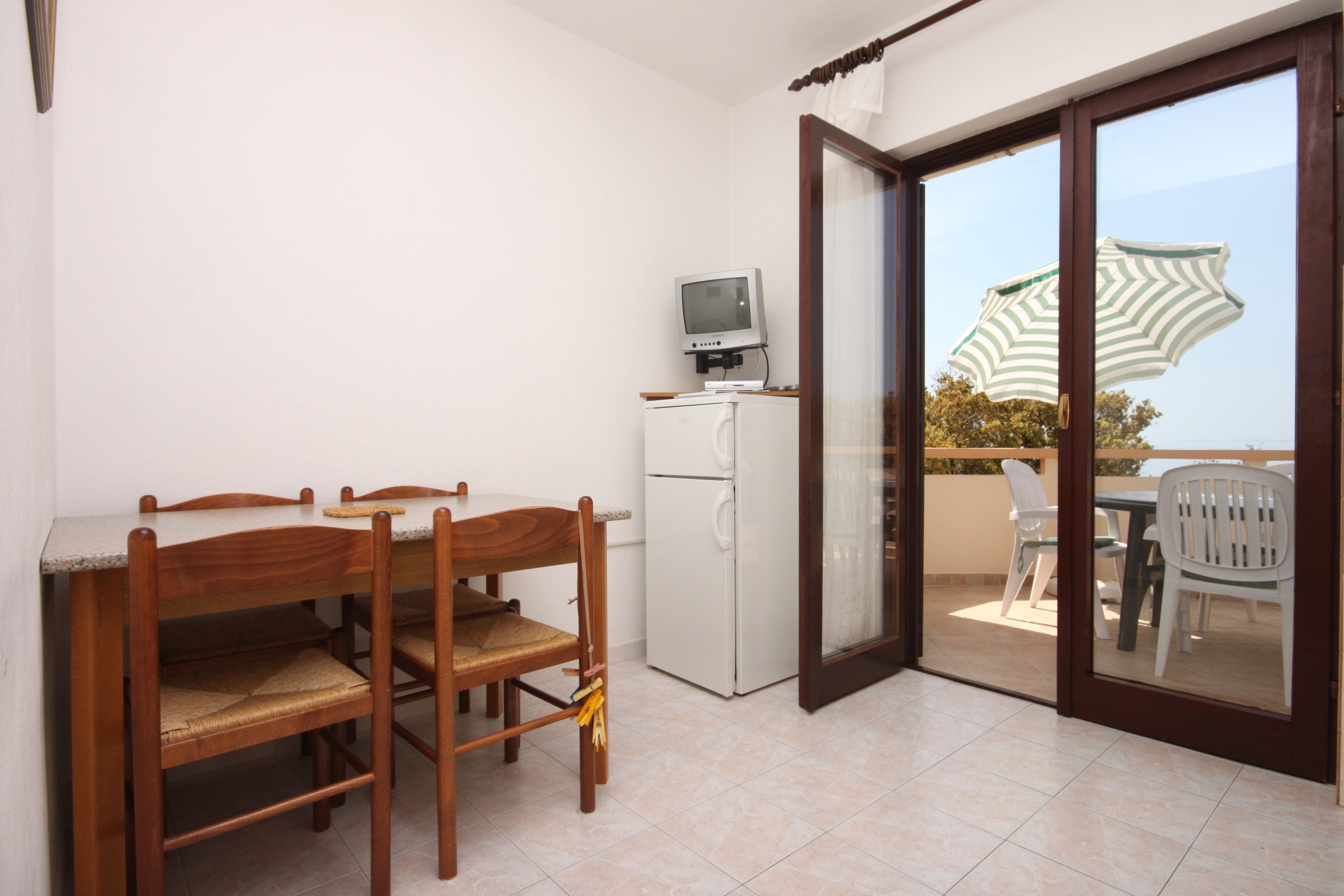 Two bedroom apartment near beach Cove Mulobedanj, Pag (A-6275-b) Two bedroom apartment near beach Cove Mulobedanj, Pag (A-6275-b)