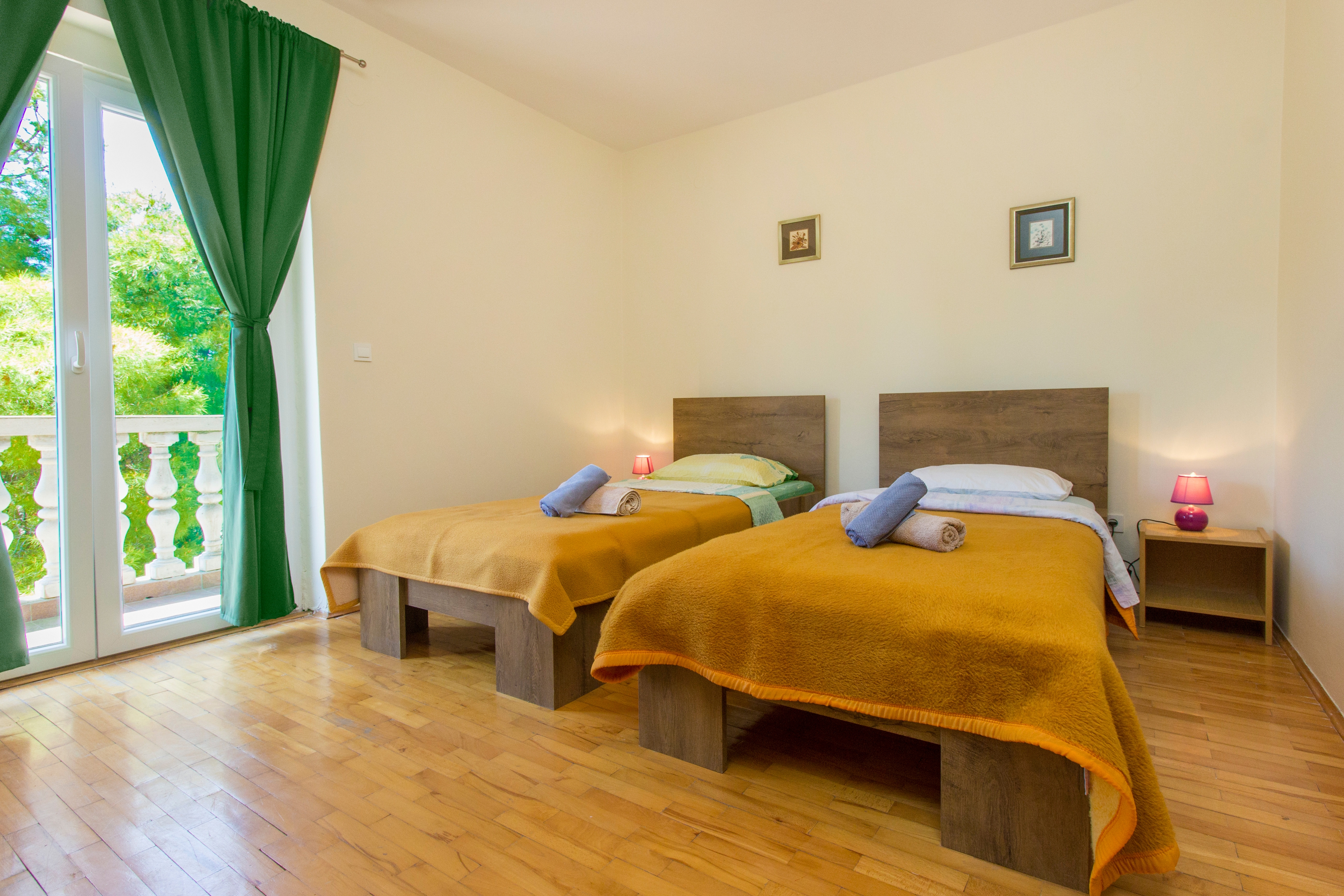 Two bedroom apartment with balcony Pirovac, Šibenik (A-6280-b)