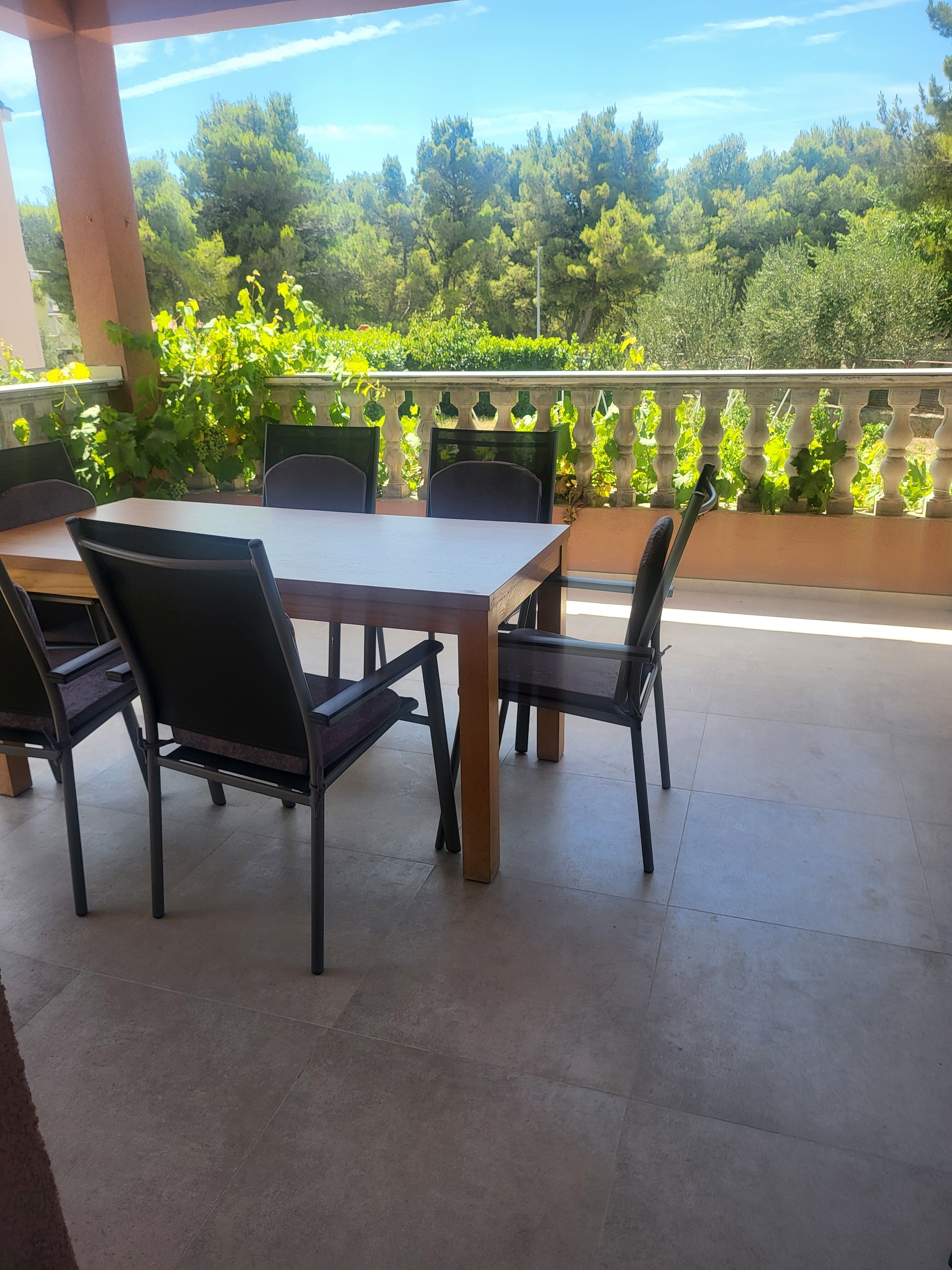 Three bedroom apartment with terrace Pirovac, Šibenik  A-c