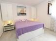 Ložnice 1 Mandre, Ložnice 1 v ubytování typu apartment, domácí mazlíčci povoleni a WiFi.