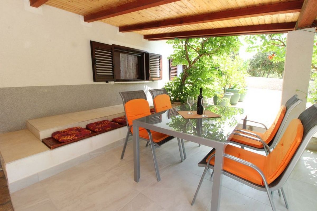Two bedroom apartment near beach Mandre, Pag  A-c