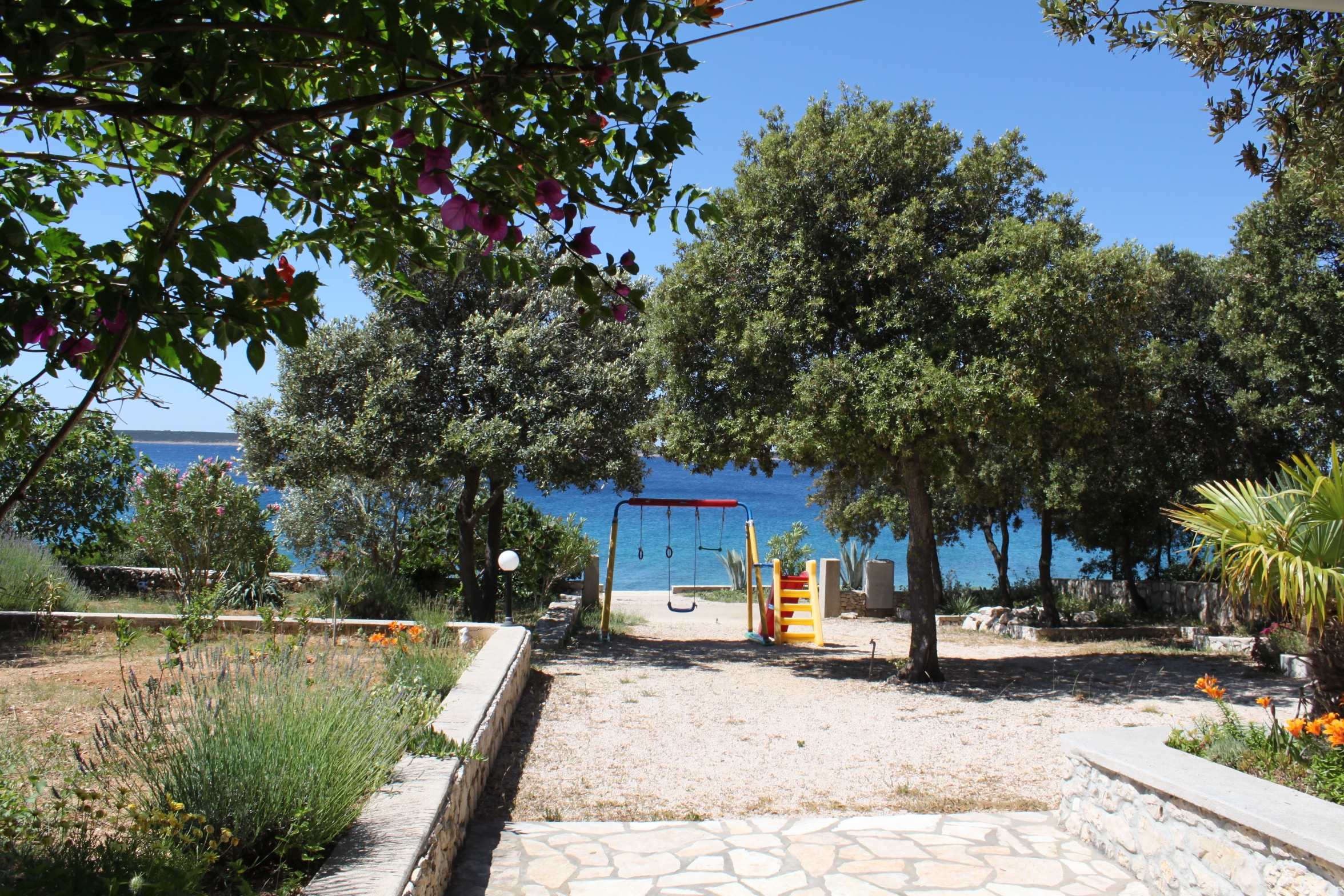 Two bedroom apartment near beach Mandre, Pag  A-c
