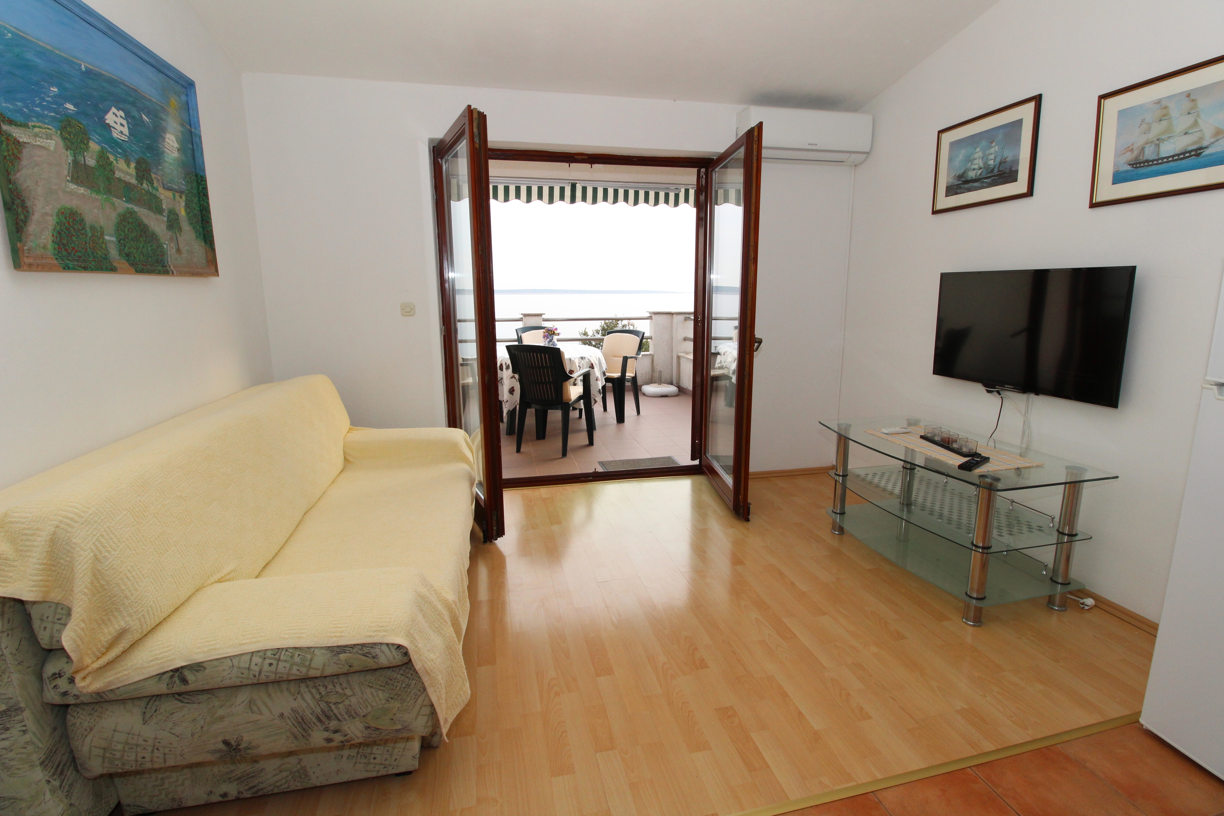 One bedroom apartment near beach Mandre, Pag (A-6284-d)