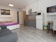 Kuchyně Mandre, Kuchyně v ubytování typu studio-apartment, domácí mazlíčci povoleni a WiFi.