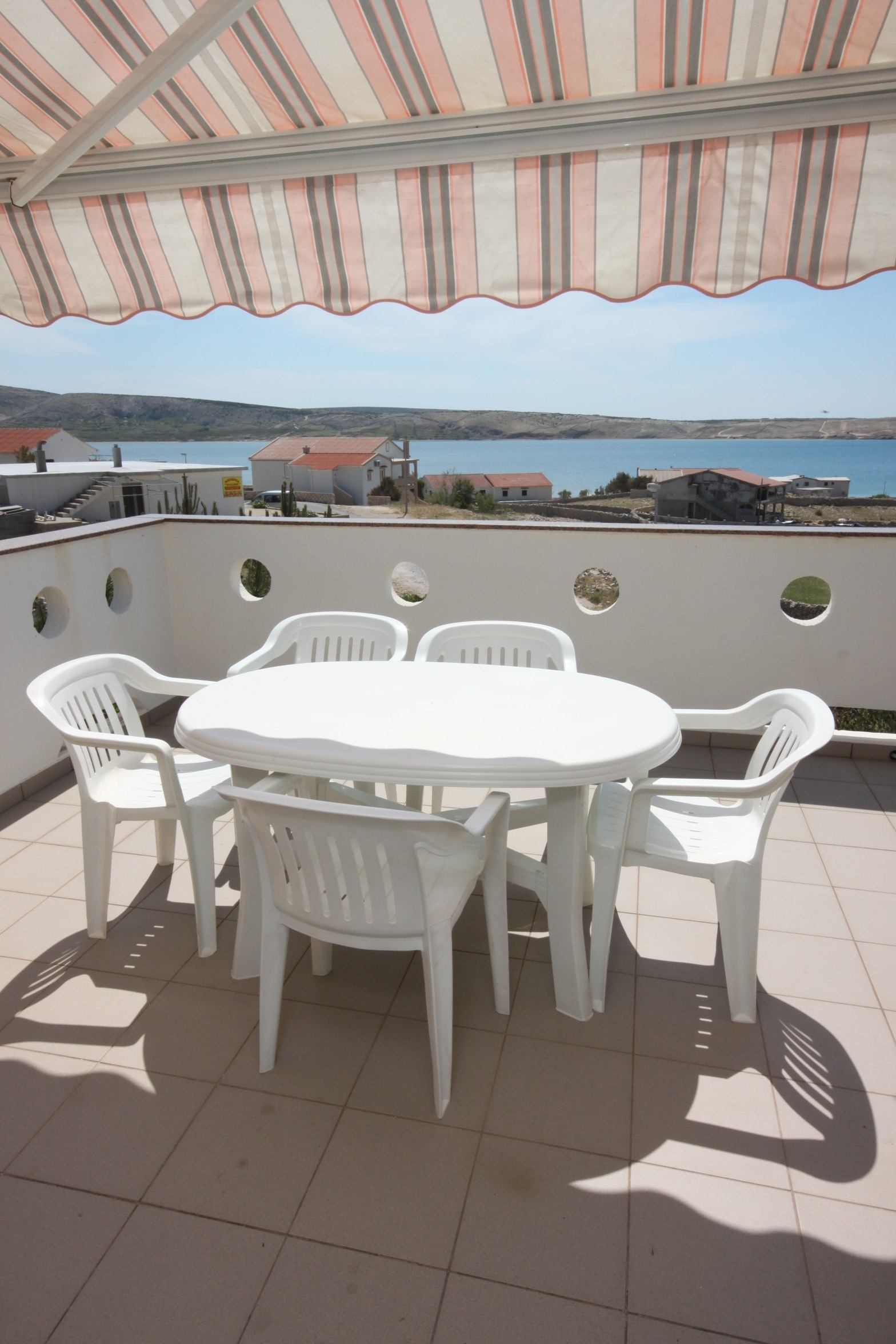 One bedroom apartment with terrace and sea view Kustići, Pag  A-b
