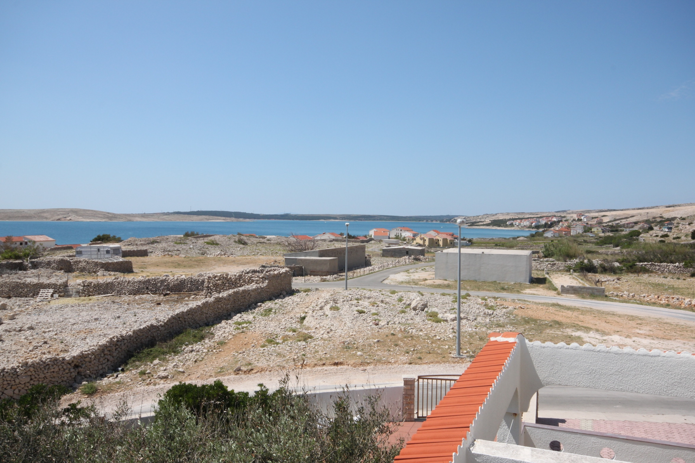 One bedroom apartment with terrace and sea view Kustići, Pag  A-b