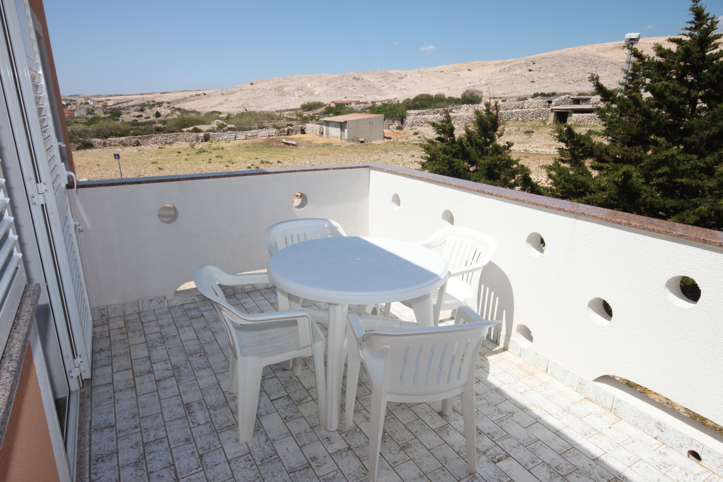 One bedroom apartment with terrace and sea view Kustići, Pag  A-c