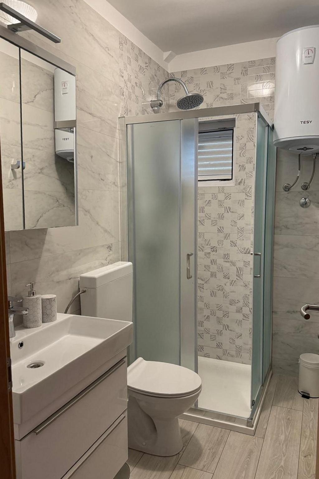 Two bedroom apartment with terrace and sea view Kustići, Pag  A-e