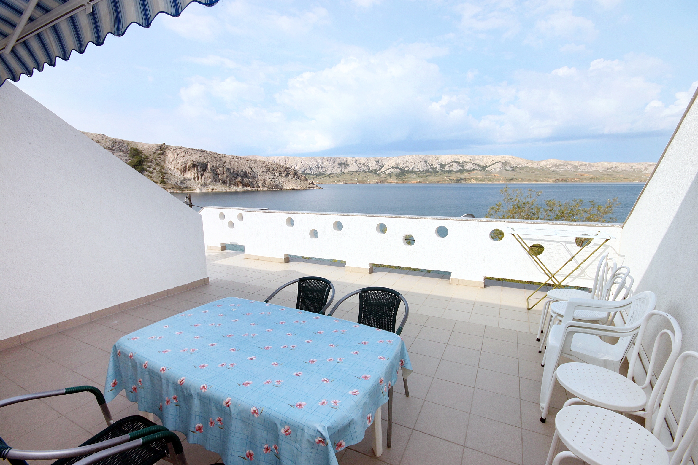 Two bedroom apartment near beach Metajna, Pag (A-6289-a) Two bedroom apartment near beach Metajna, Pag (A-6289-a)