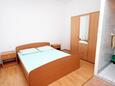 Спальня 1 Metajna, Спальня 1 в размещении типа apartment, WiFi.