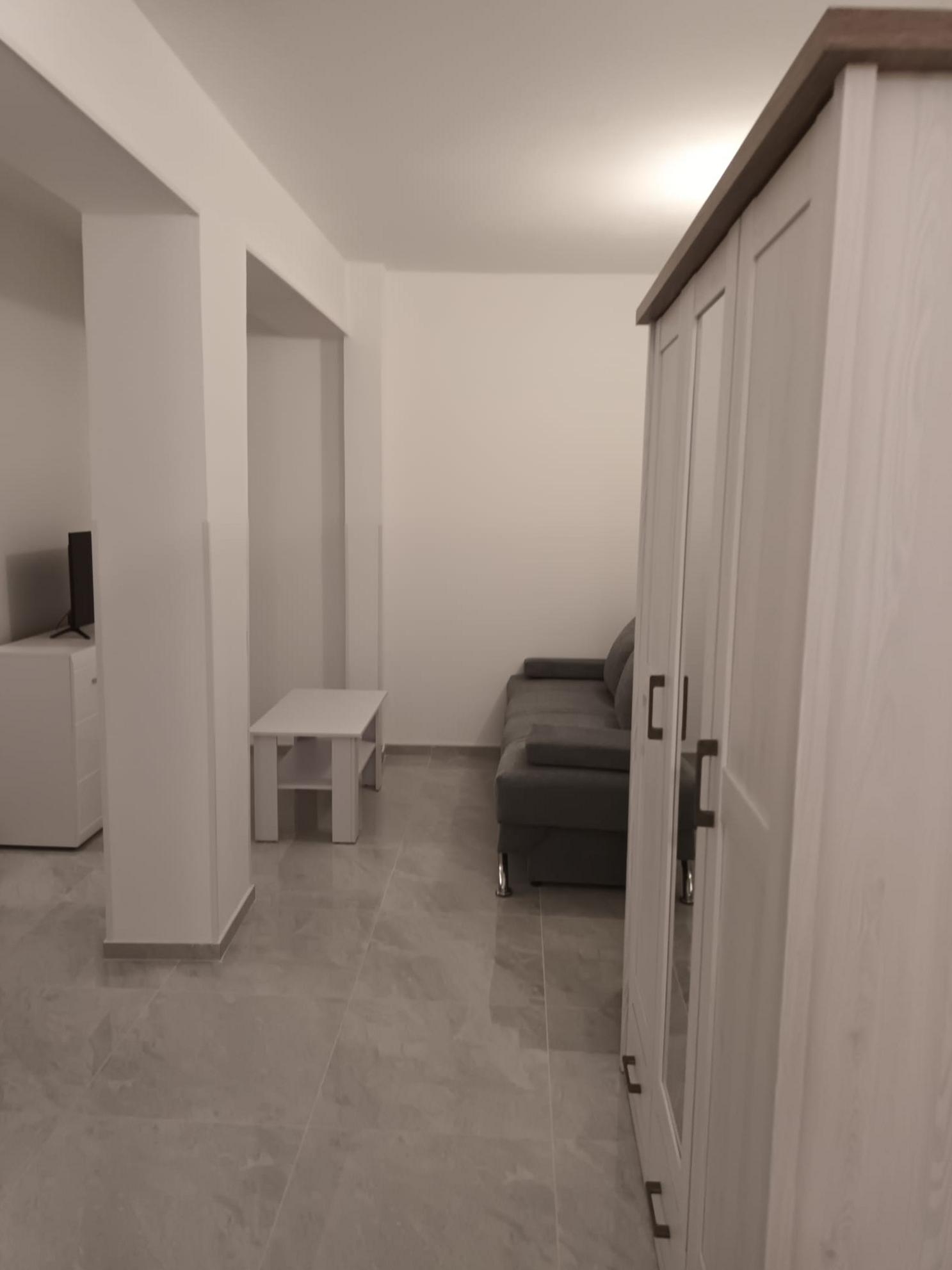 One bedroom apartment near beach Metajna, Pag (A-6289-e)