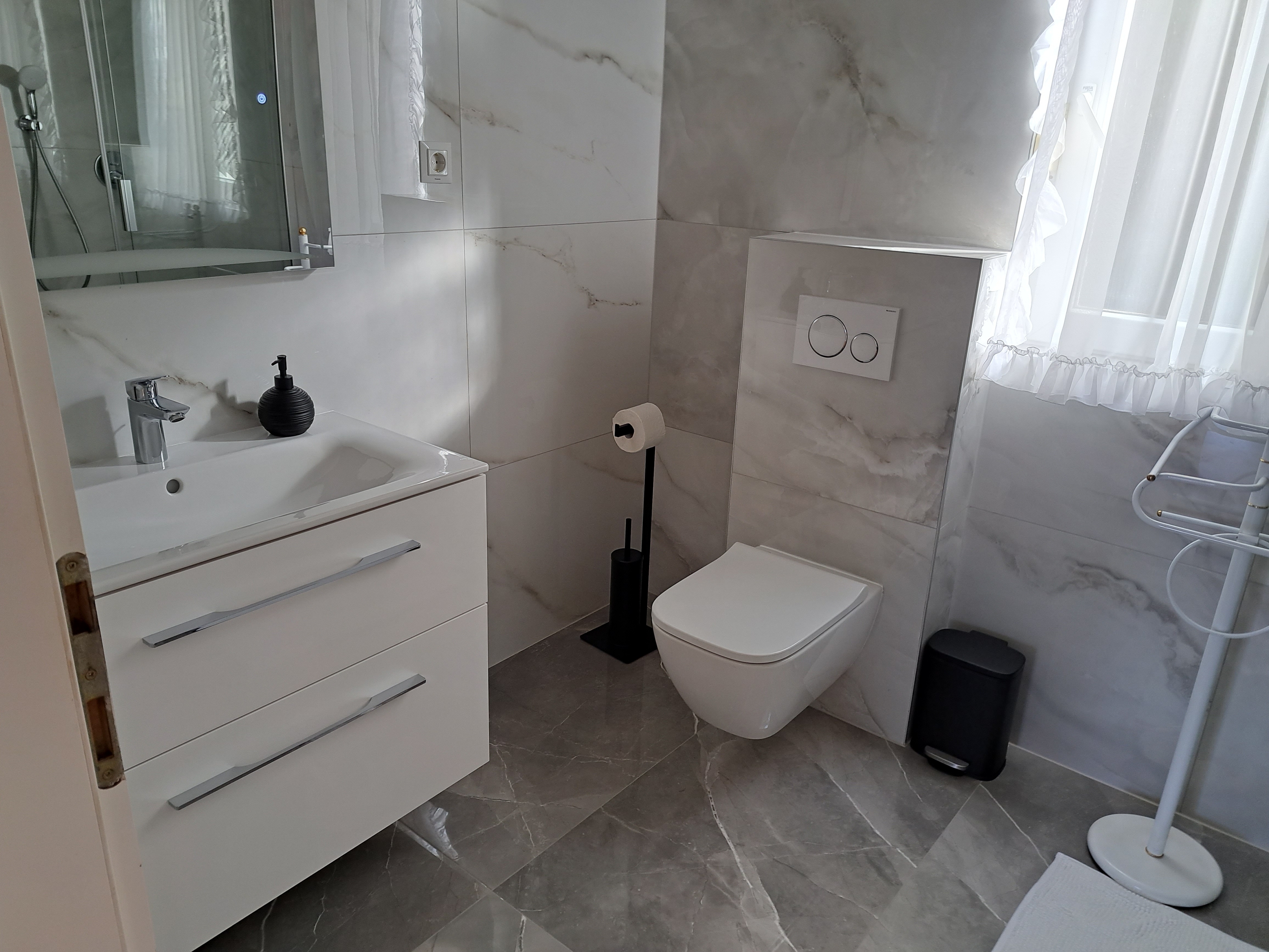 Two bedroom apartment with terrace and sea view Povljana, Pag (A-6296-b)