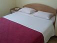 Ložnice 1 Povljana, Ložnice 1 v ubytování typu apartment, domácí mazlíčci povoleni a WiFi.