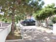 Povljana, Pag, Parkeerplaats 6297 - Appartementen with sandy beach.