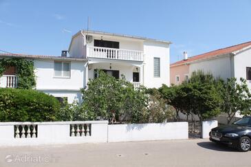 Povljana, Pag, Hébergement 6297 - Appartement avec une plage de sables.