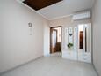 Hallway Povljana, Hallway in the apartment, air condition available, (pet friendly) and WiFi.